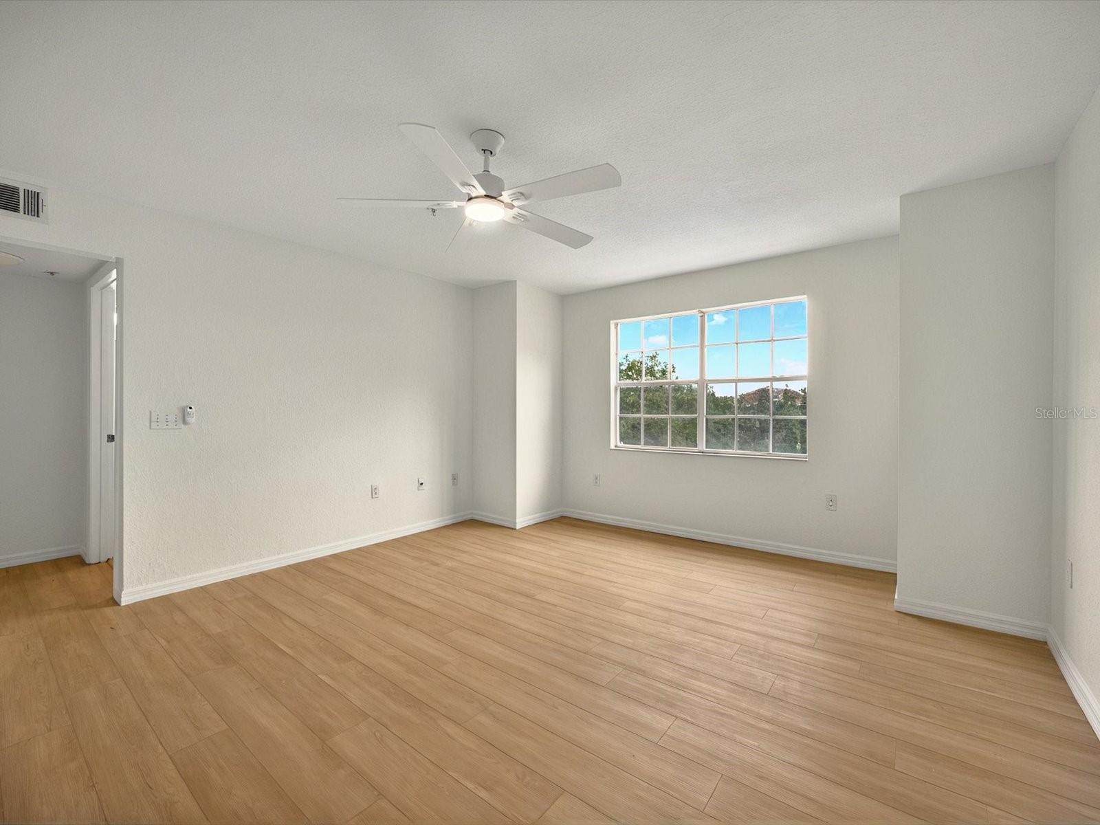 Image 17 of 35 For 13917 Fairway Island Drive 931