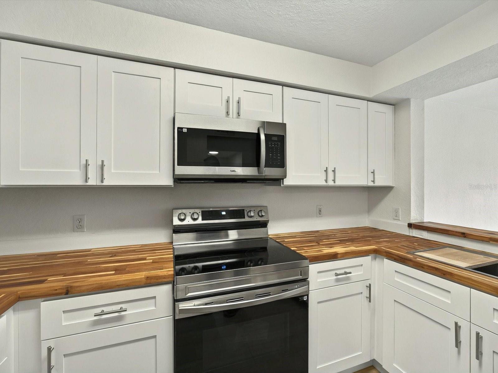 Image 5 of 35 For 13917 Fairway Island Drive 931