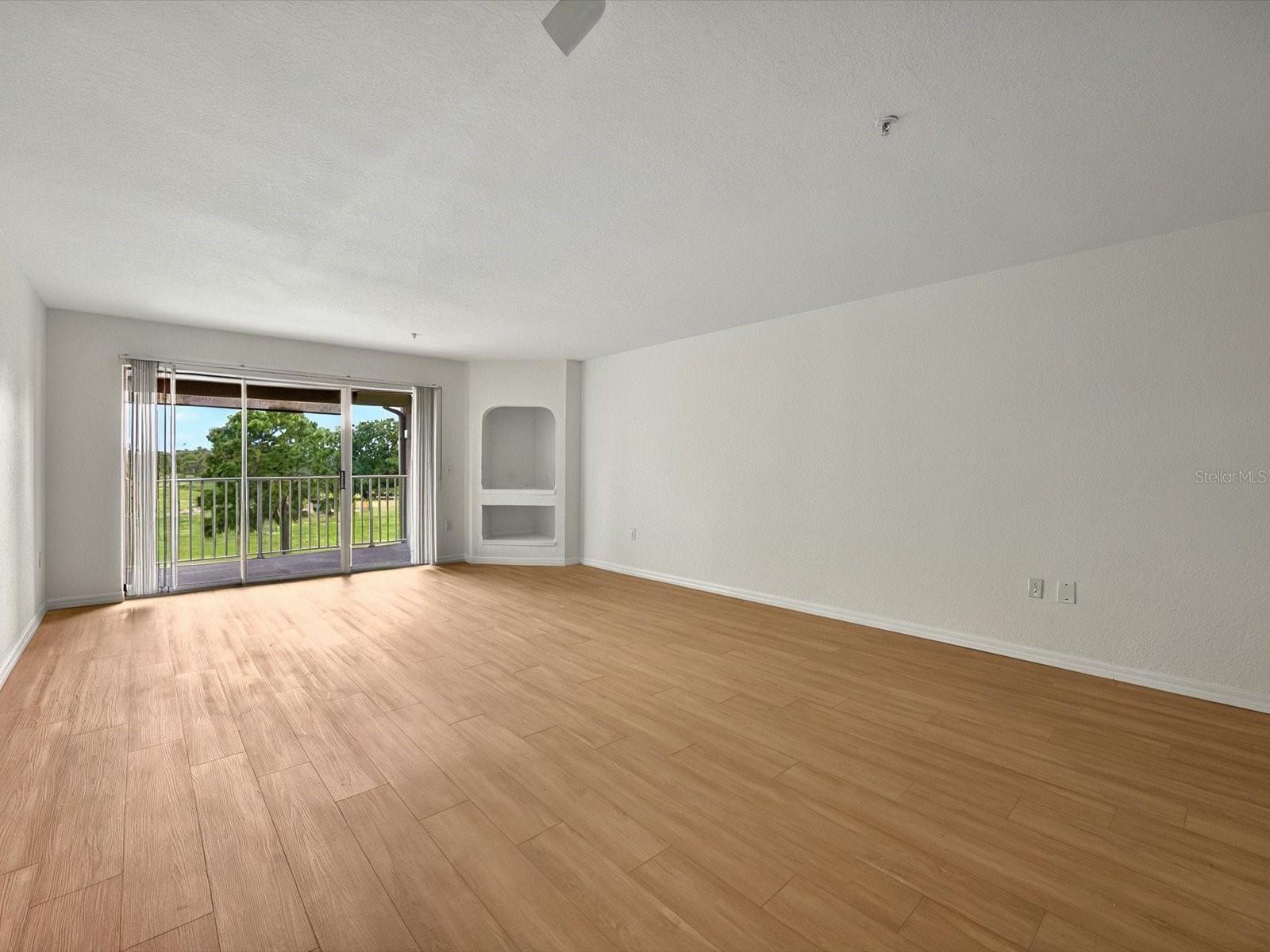 Image 8 of 35 For 13917 Fairway Island Drive 931