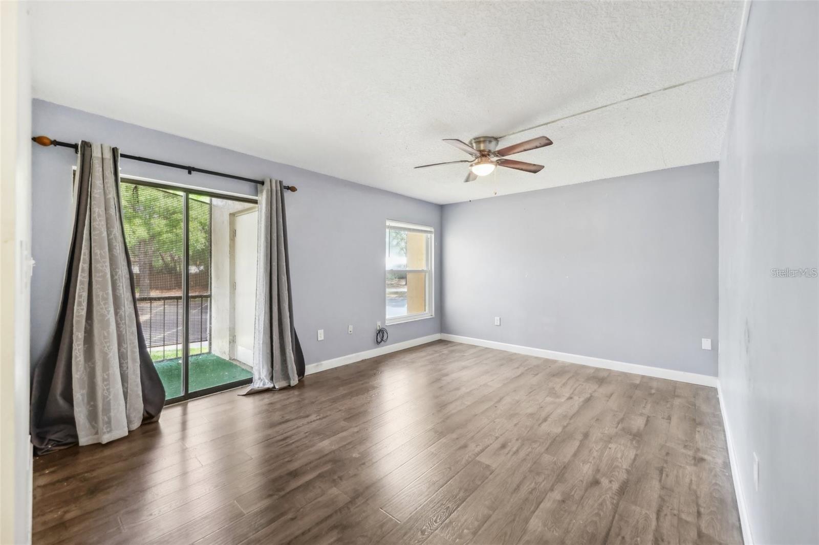 Image 15 of 26 For 610 Cranes Way 207