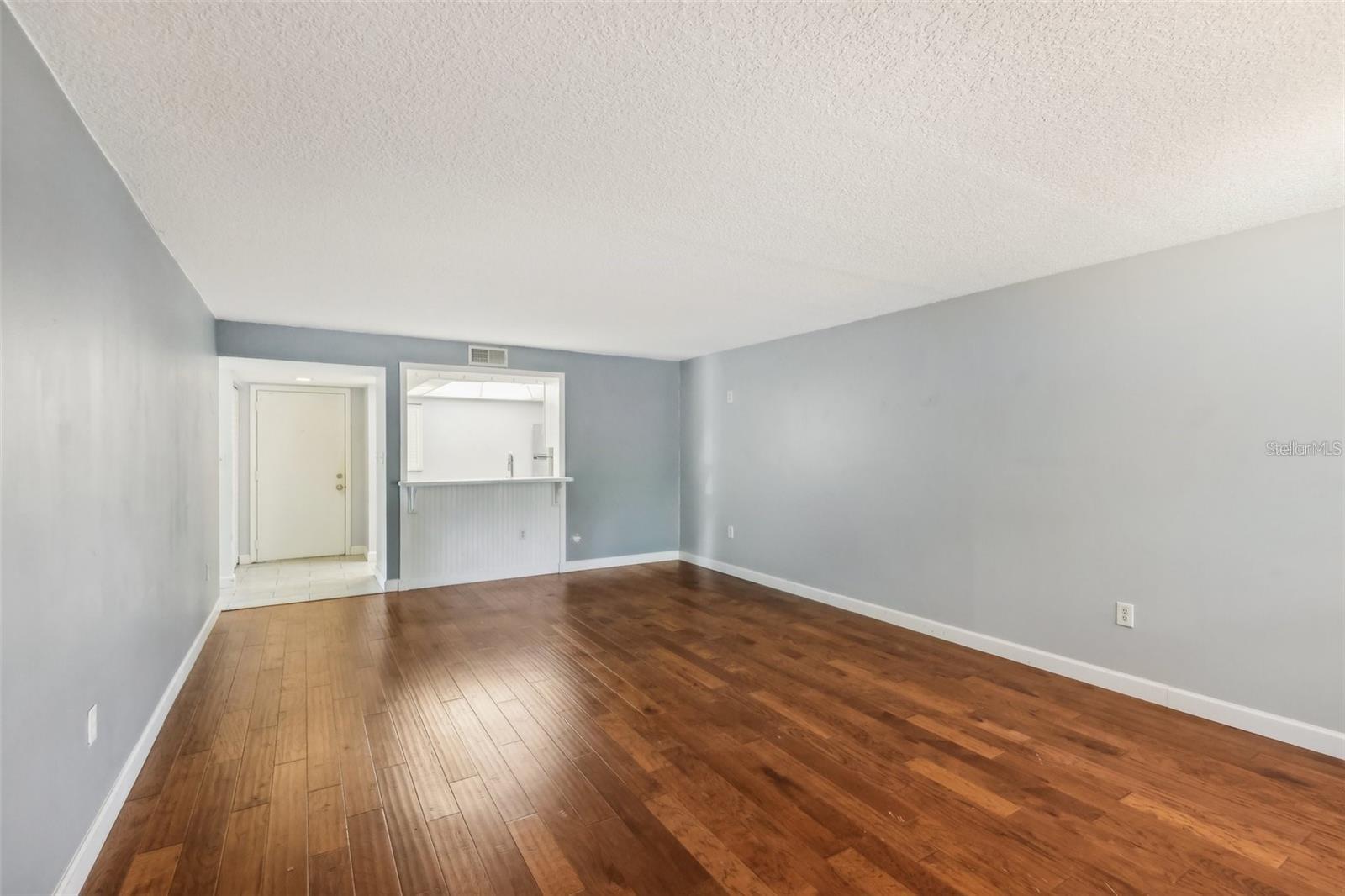 Image 4 of 26 For 610 Cranes Way 207