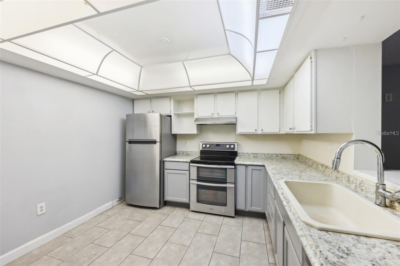 Image 7 of 26 For 610 Cranes Way 207