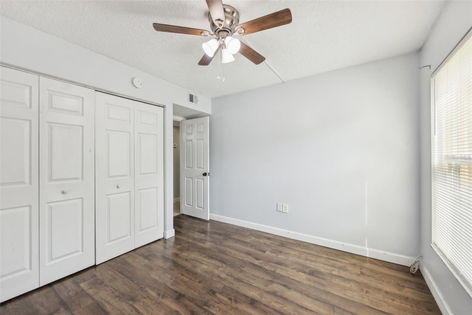 Image 9 of 26 For 610 Cranes Way 207