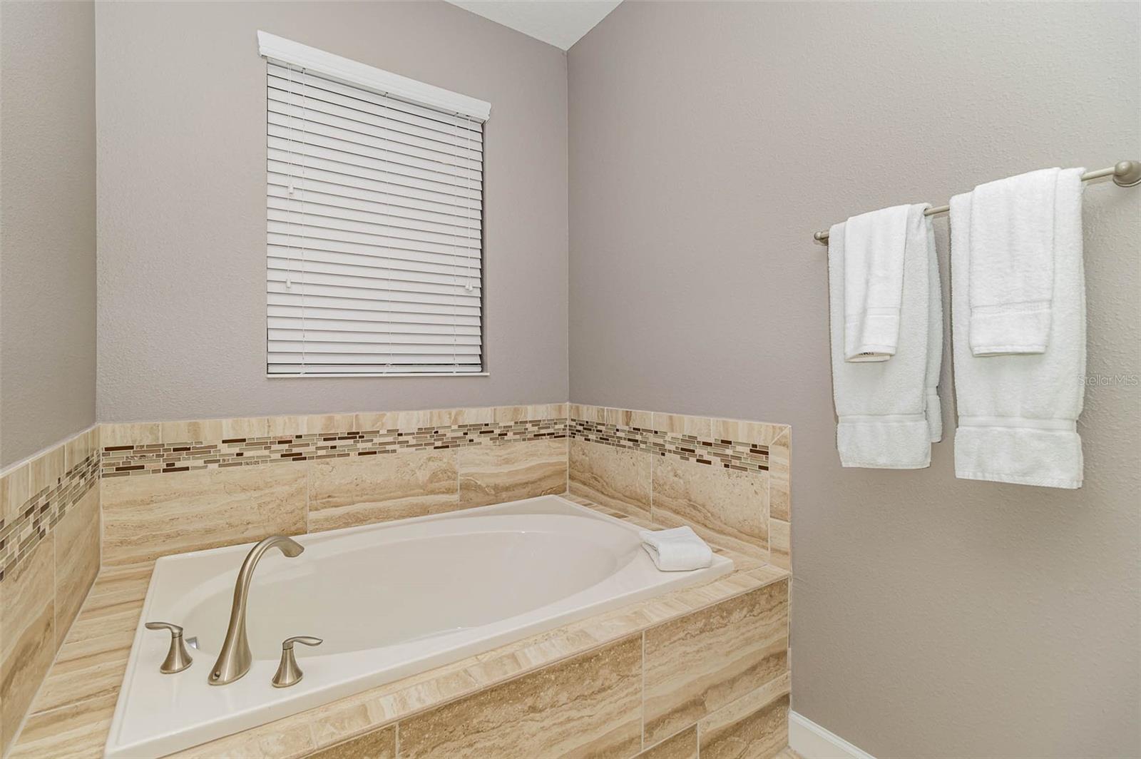 Image 42 of 59 For 1403 Rolling Fairway Drive