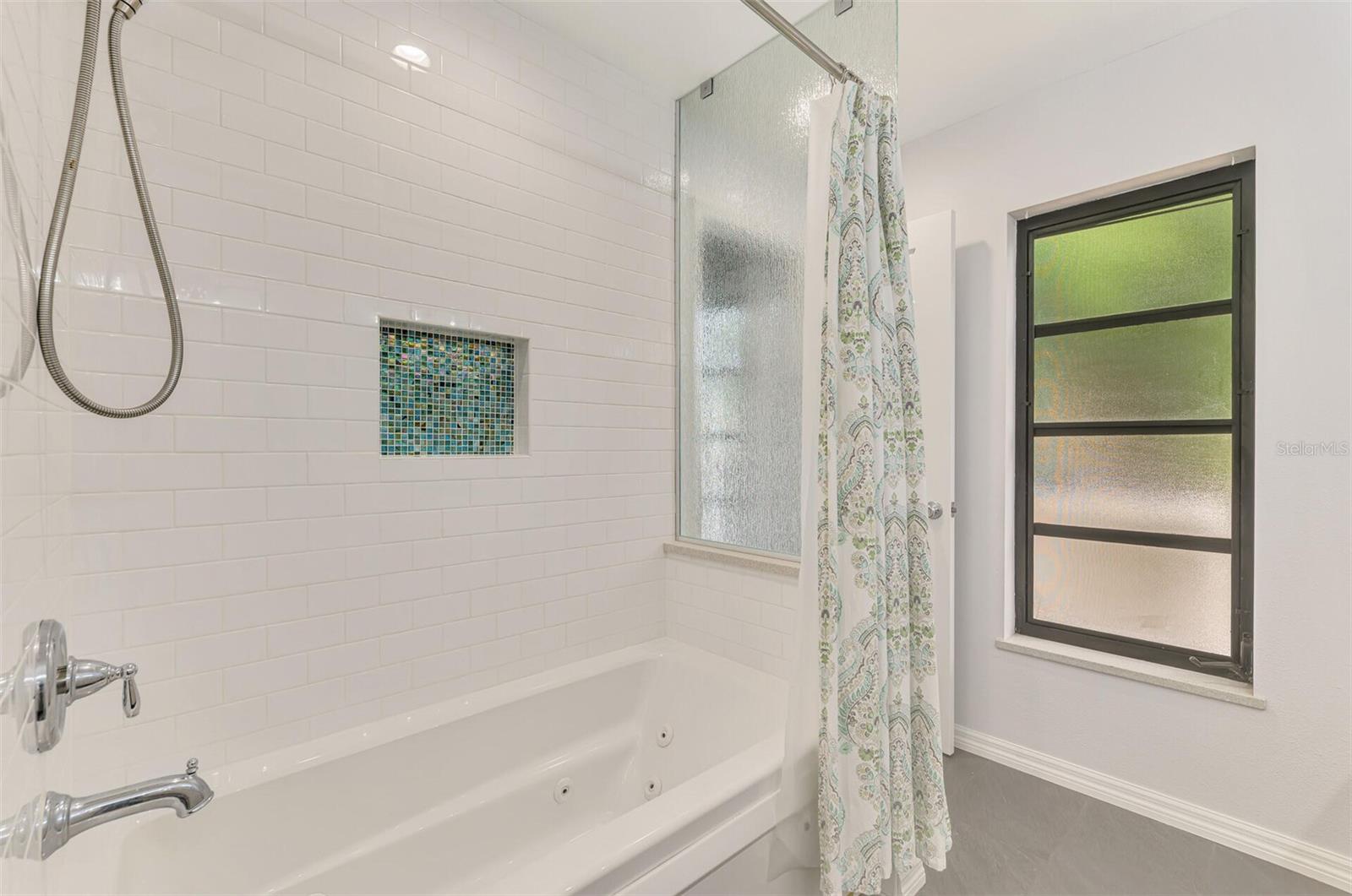 Image 18 of 31 For 2504 Tanglewood Drive