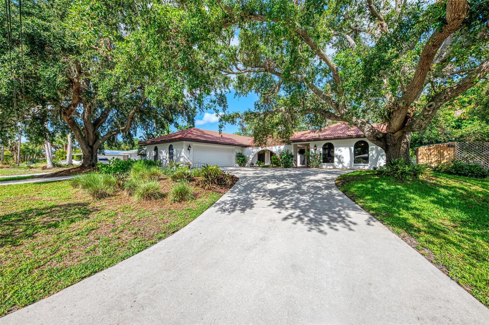 Image 2 of 31 For 2504 Tanglewood Drive
