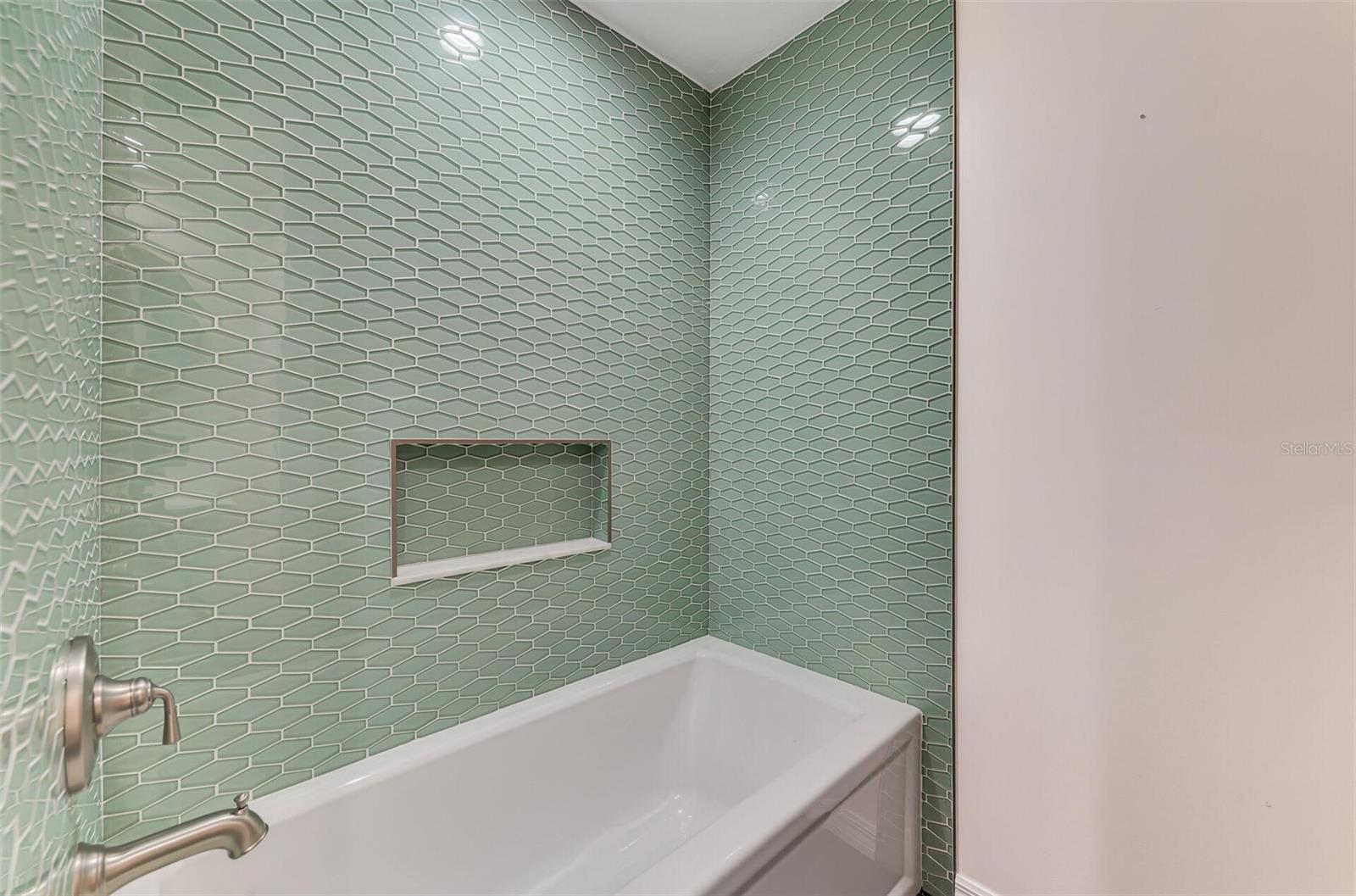 Image 21 of 31 For 2504 Tanglewood Drive