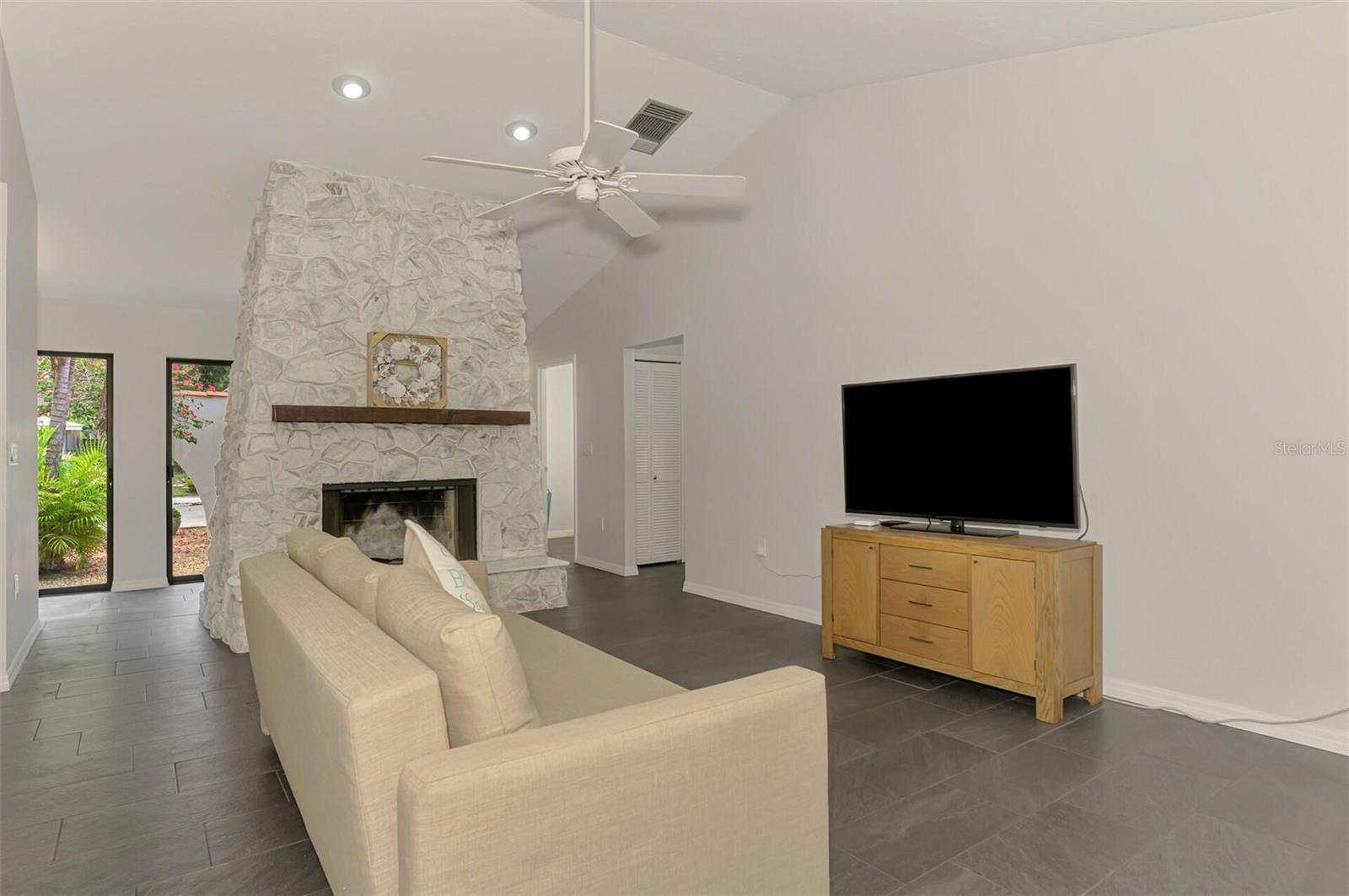Image 7 of 31 For 2504 Tanglewood Drive