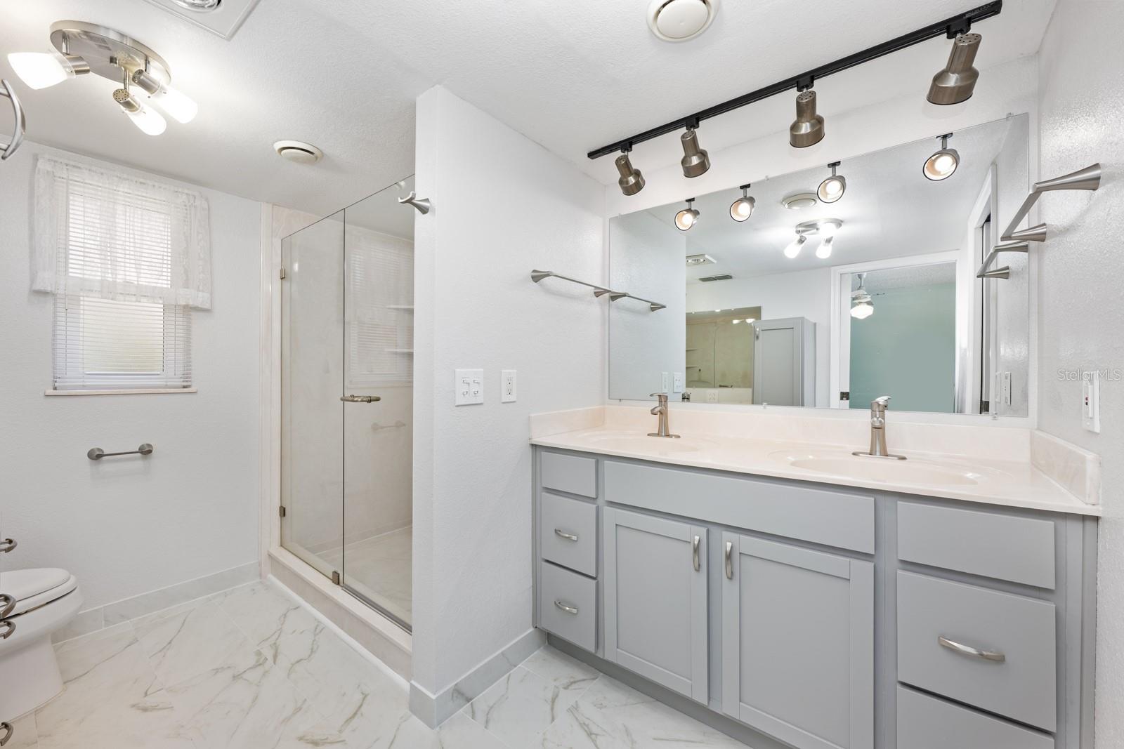 Image 39 of 48 For 625 Mockingbird Lane