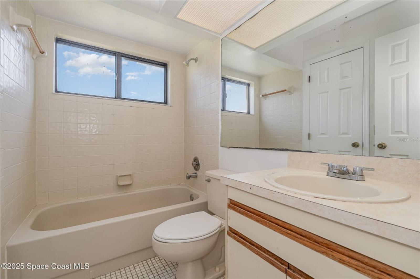 Image 9 of 19 For 1051 Country Club Drive 521