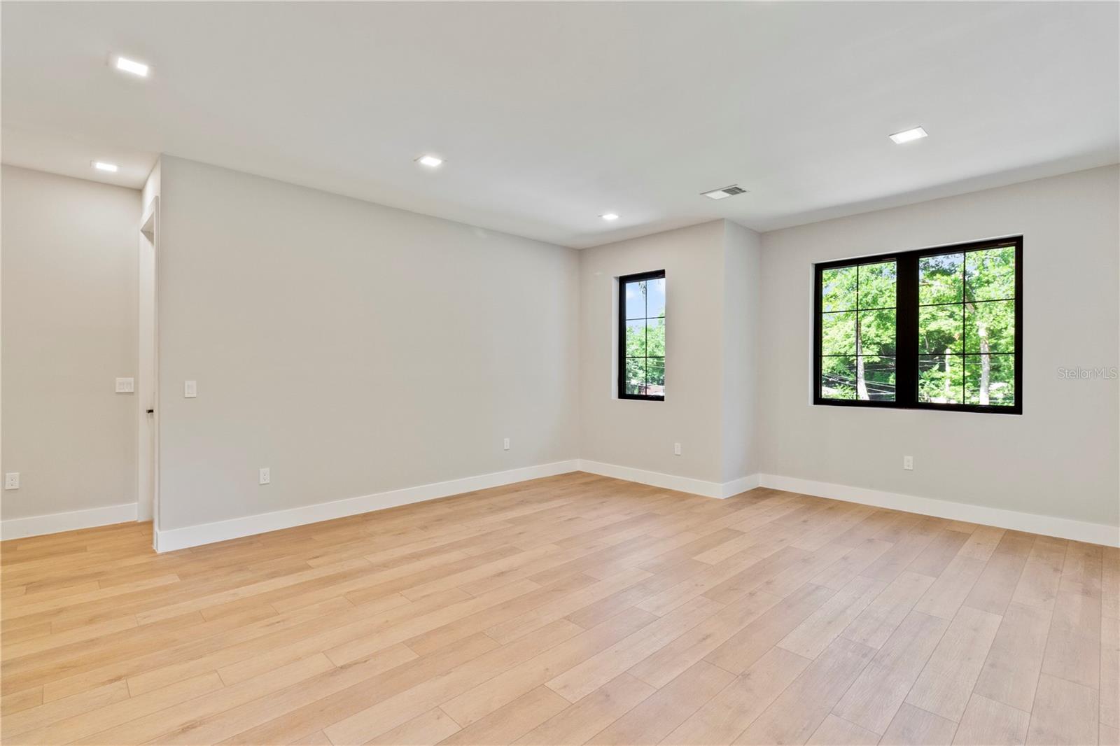 Image 12 of 33 For 1217 Cloverlawn Avenue