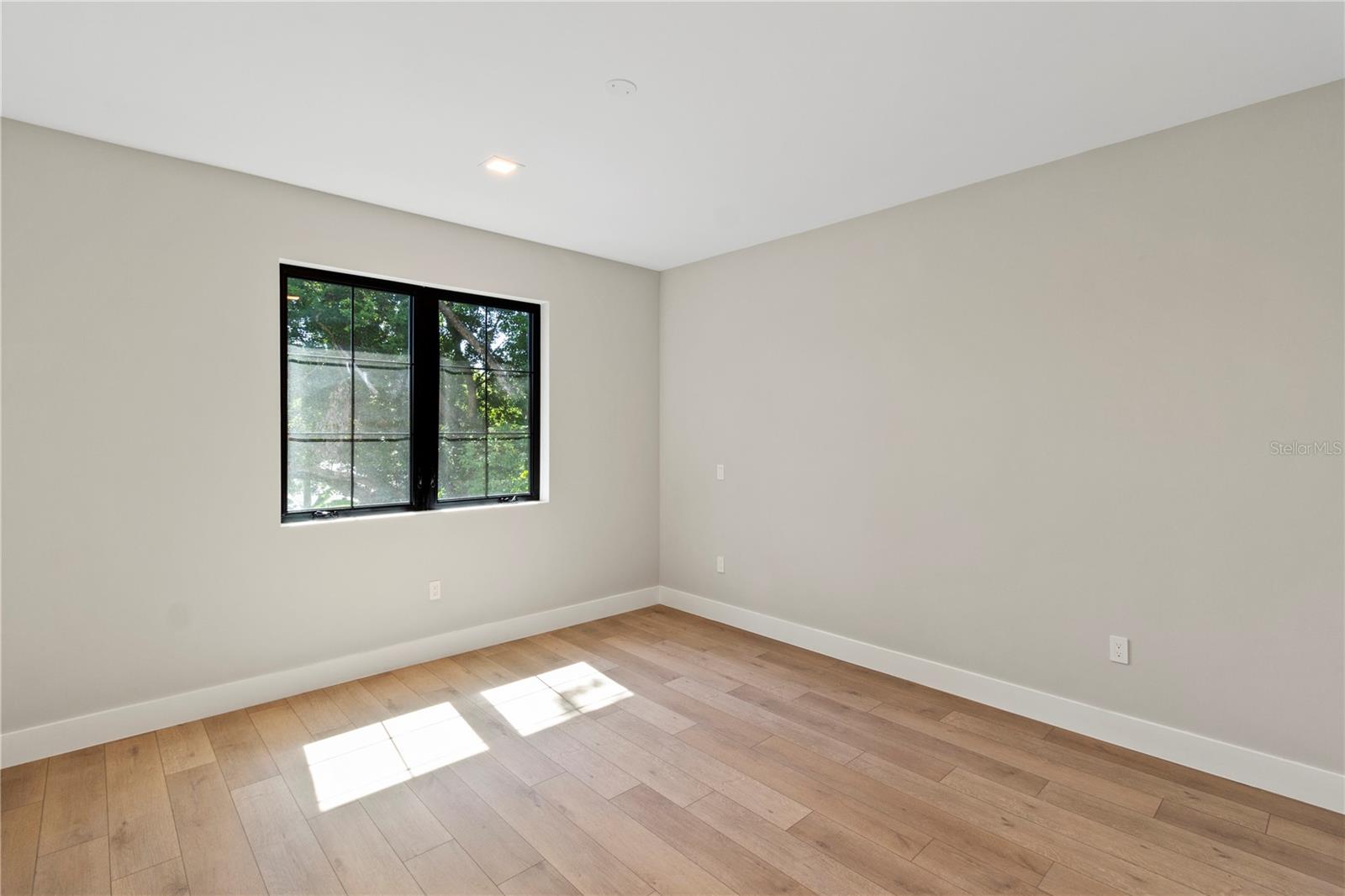 Image 20 of 33 For 1217 Cloverlawn Avenue
