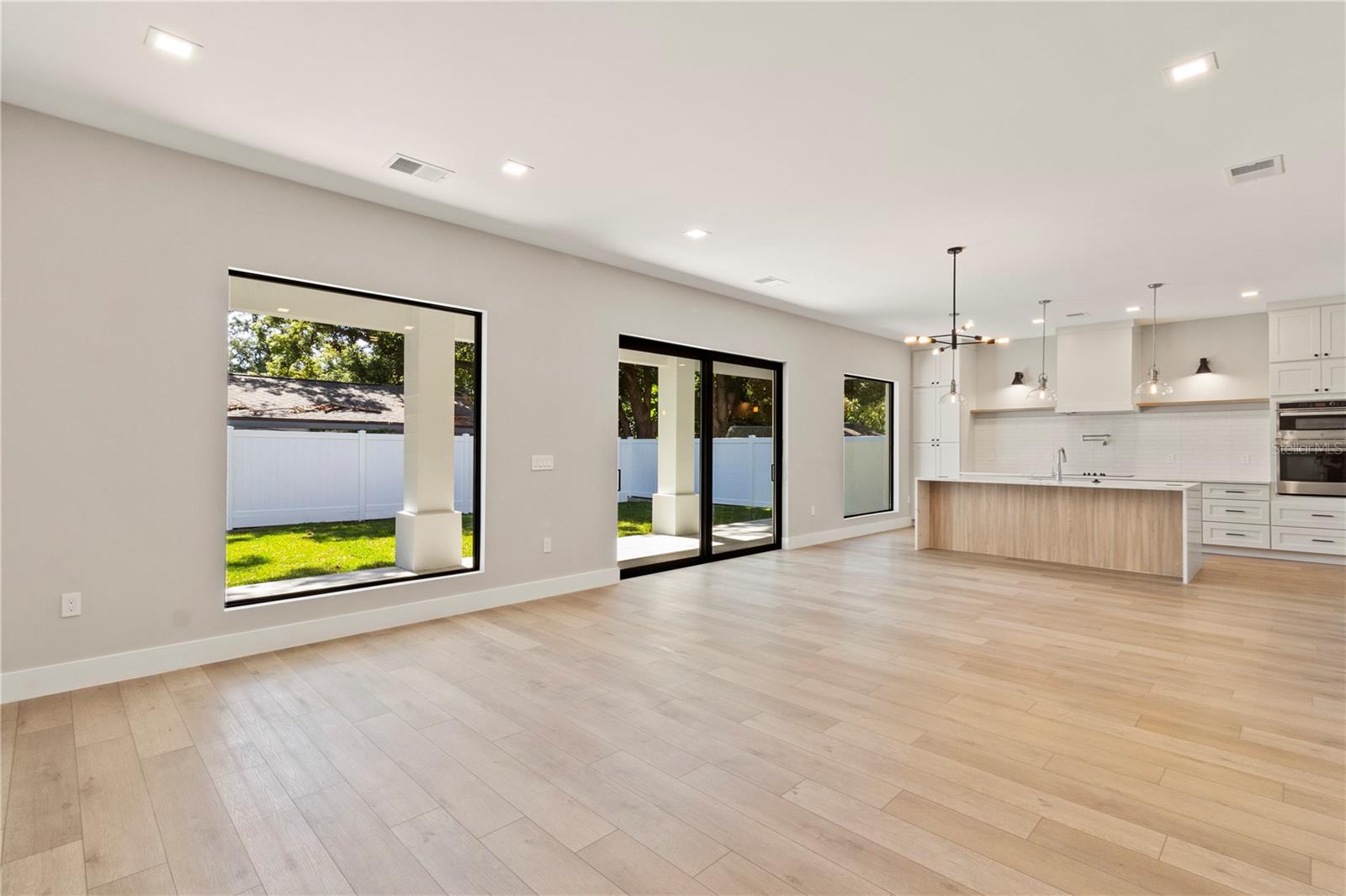 Image 5 of 33 For 1217 Cloverlawn Avenue