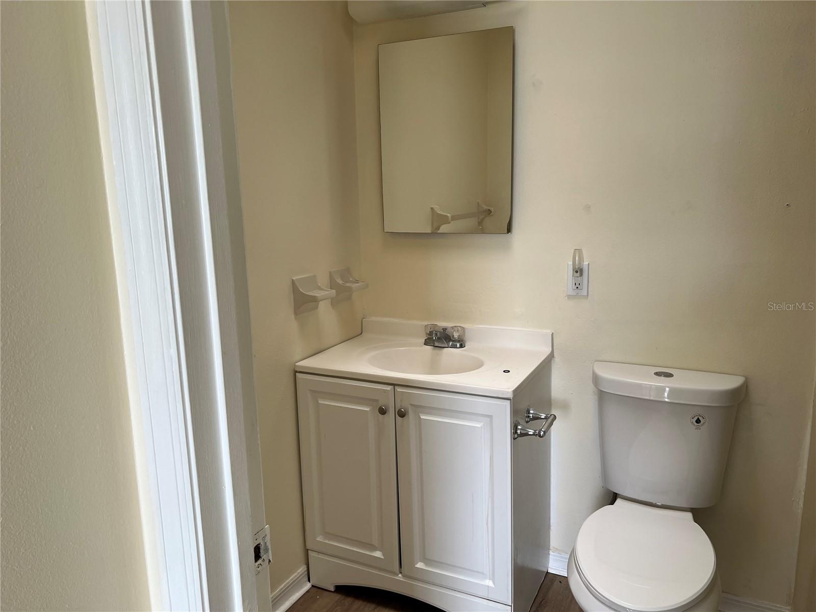Image 11 of 16 For 214 Fernwood Street