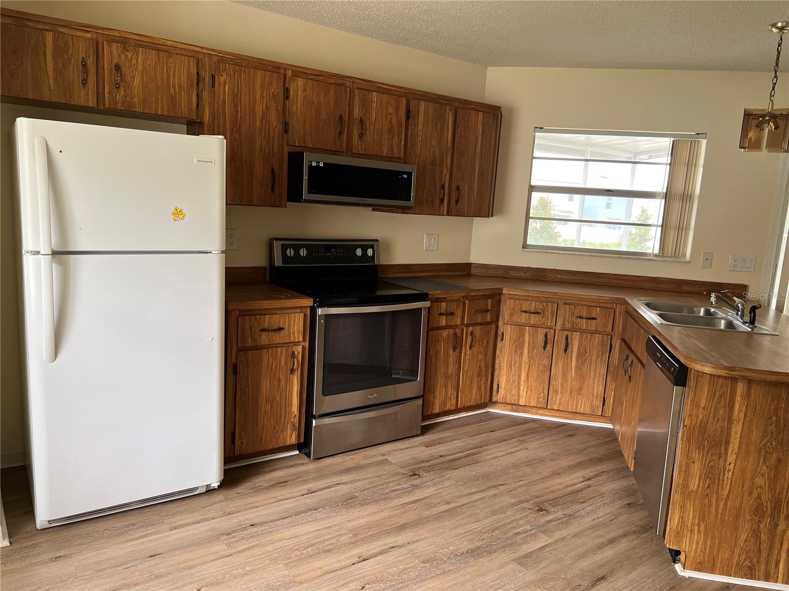 Image 7 of 16 For 214 Fernwood Street
