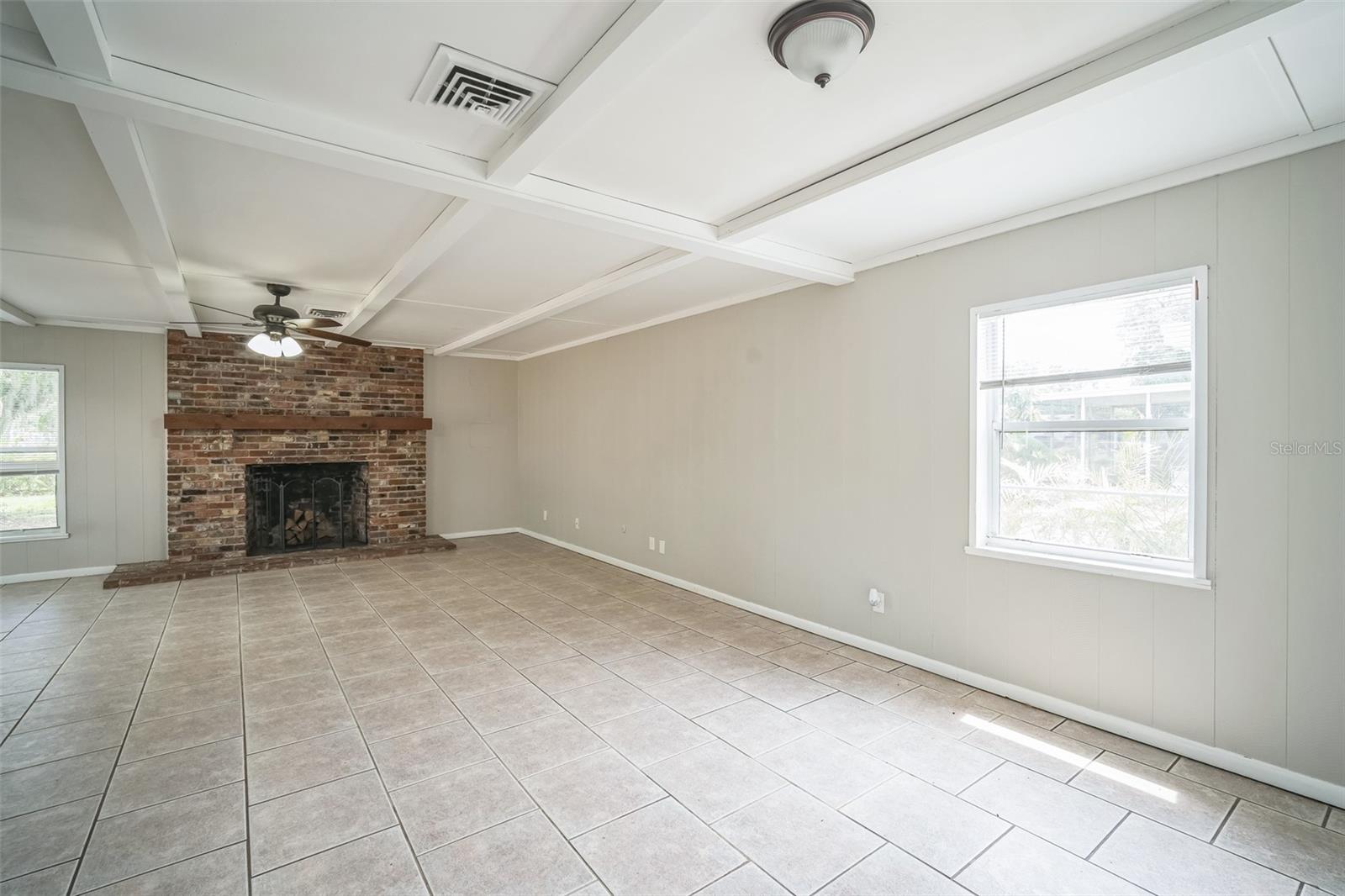 Listing photo id 9 for 2307 Freemason Street
