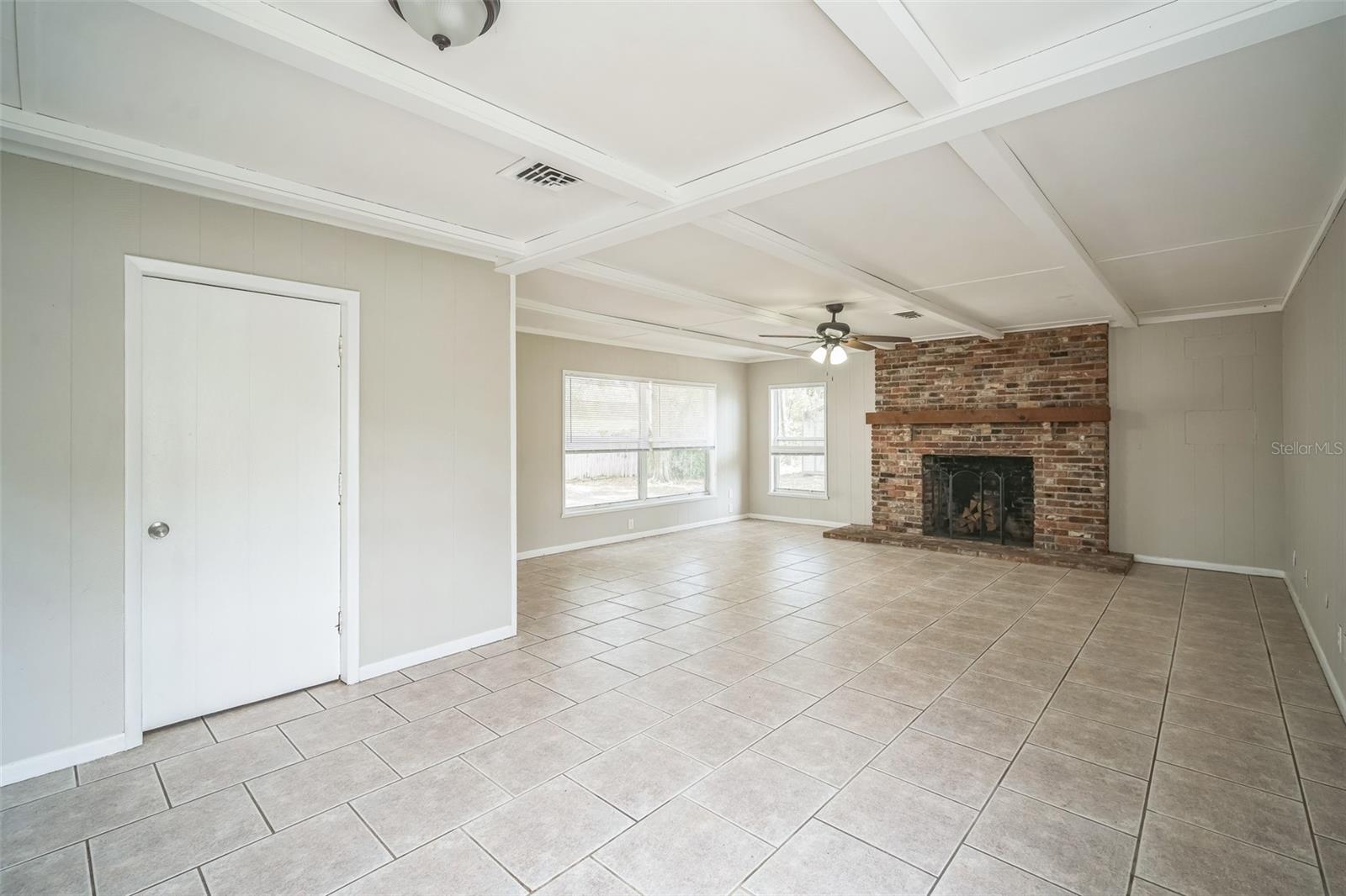 Listing photo id 10 for 2307 Freemason Street