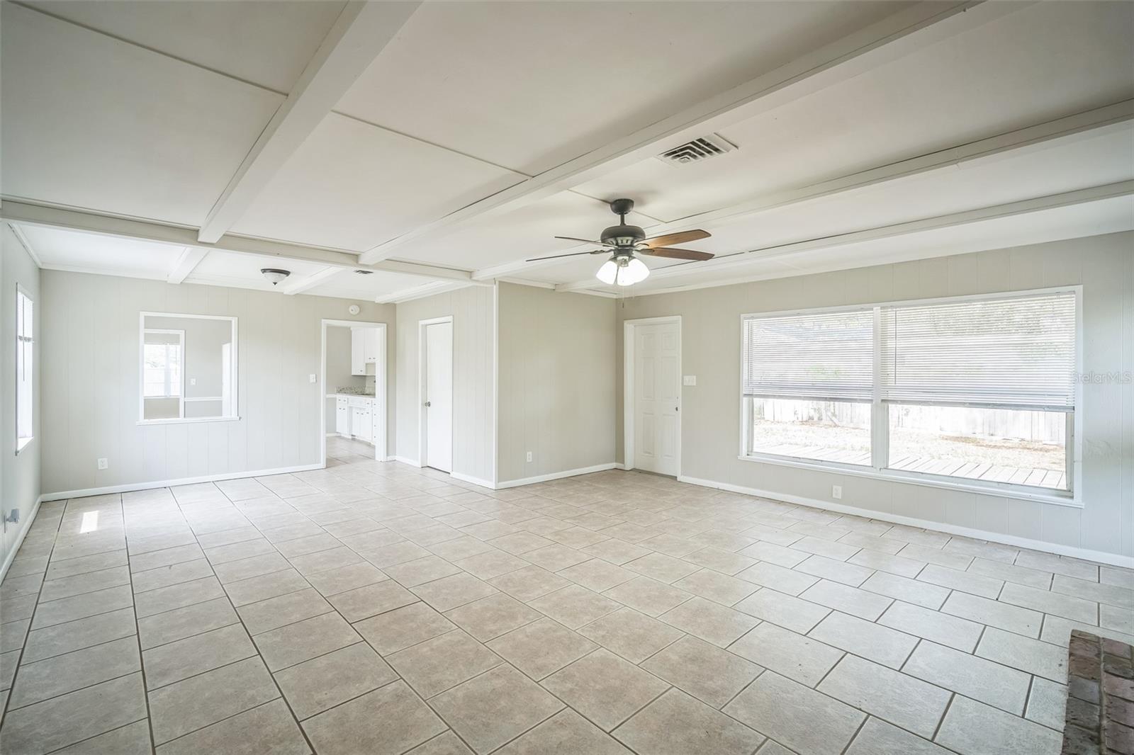 Listing photo id 11 for 2307 Freemason Street