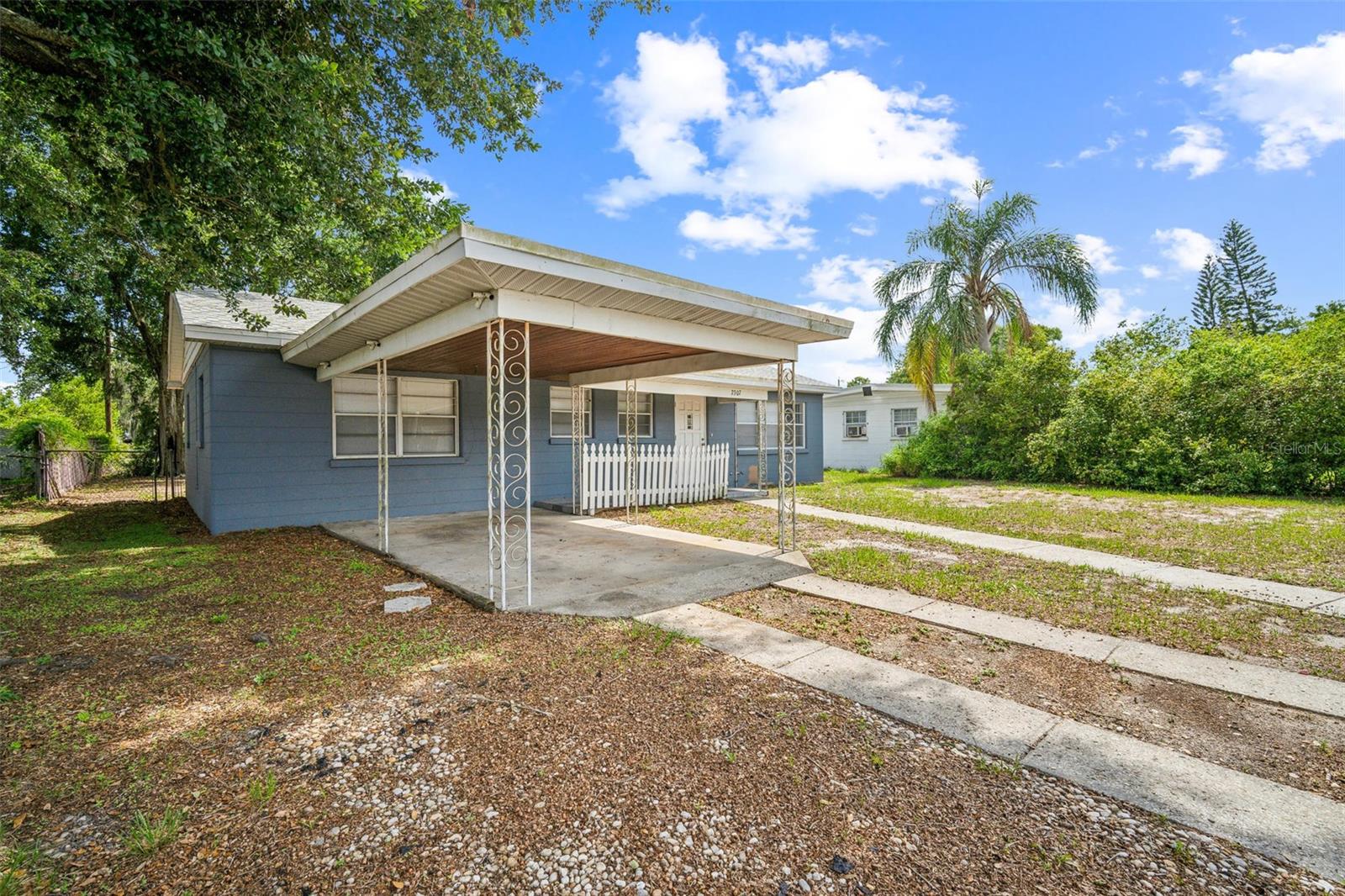 Listing photo id 0 for 2307 Freemason Street
