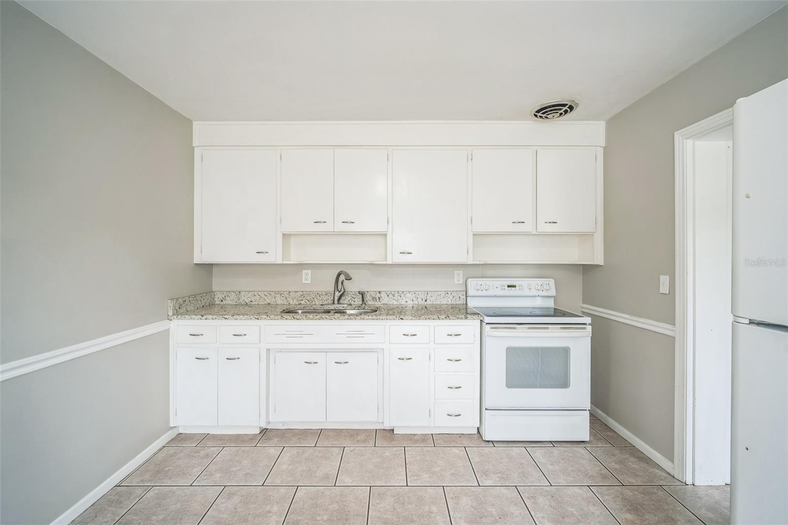 Listing photo id 2 for 2307 Freemason Street