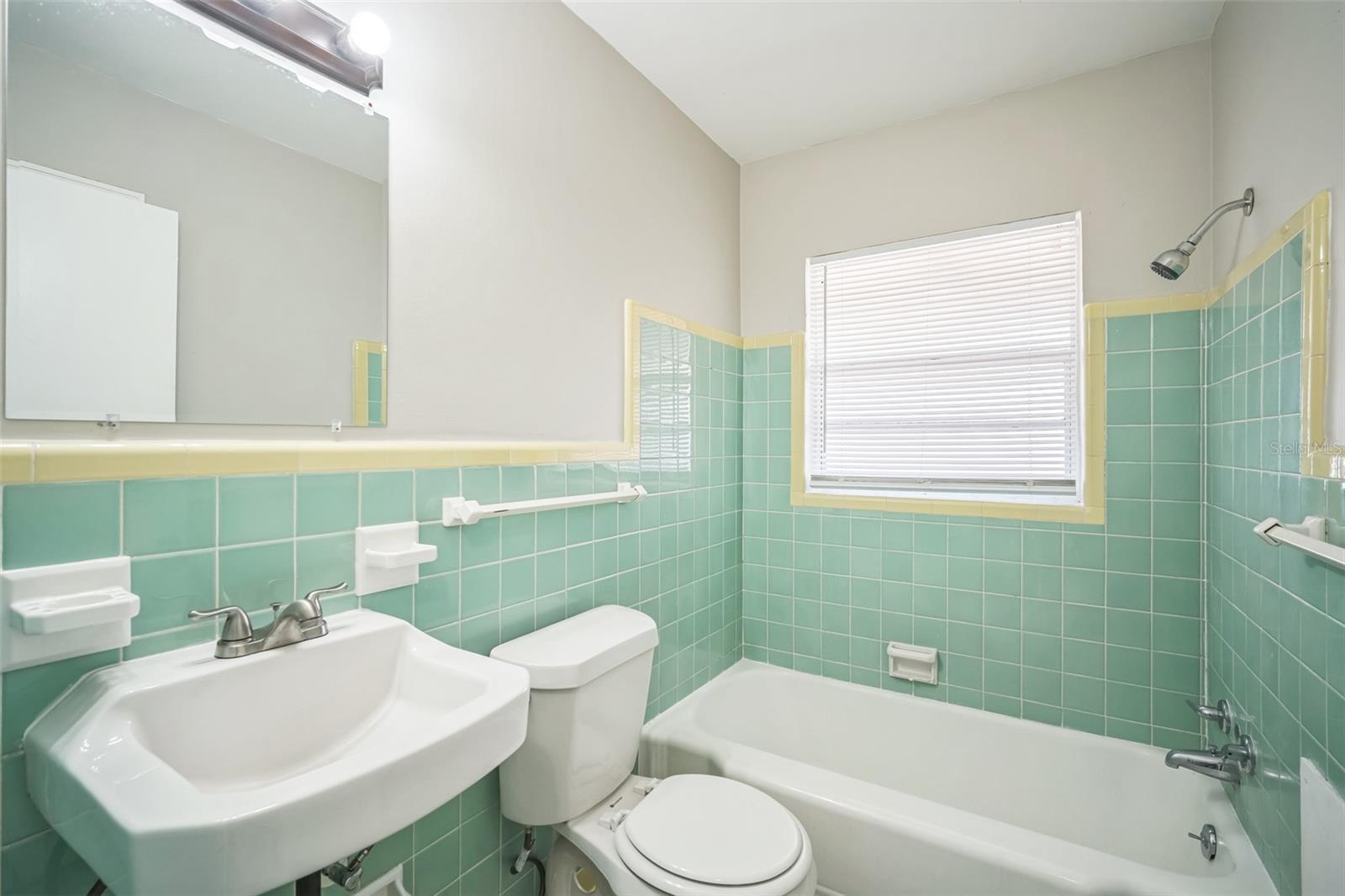 Listing photo id 3 for 2307 Freemason Street