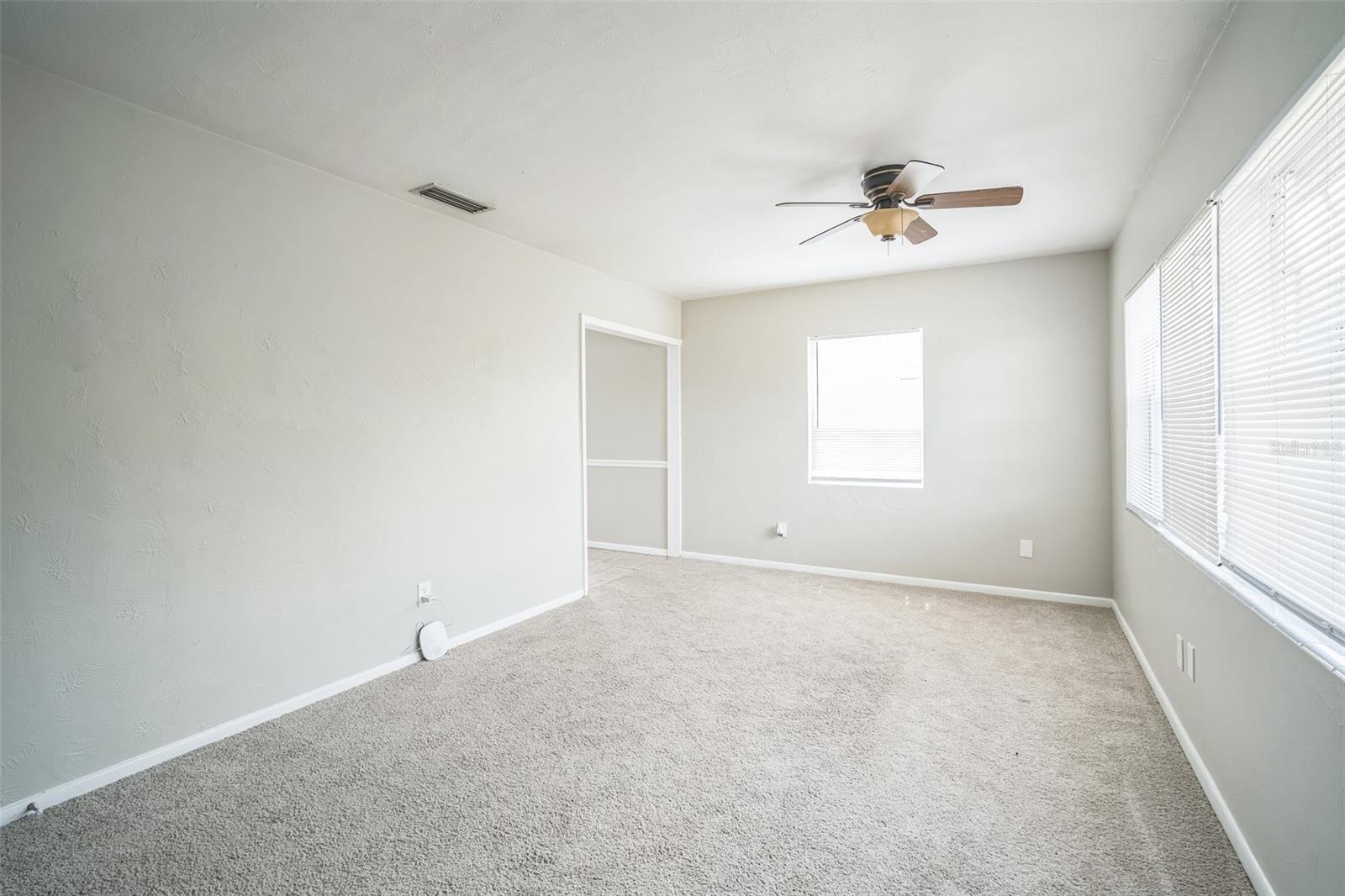 Listing photo id 6 for 2307 Freemason Street