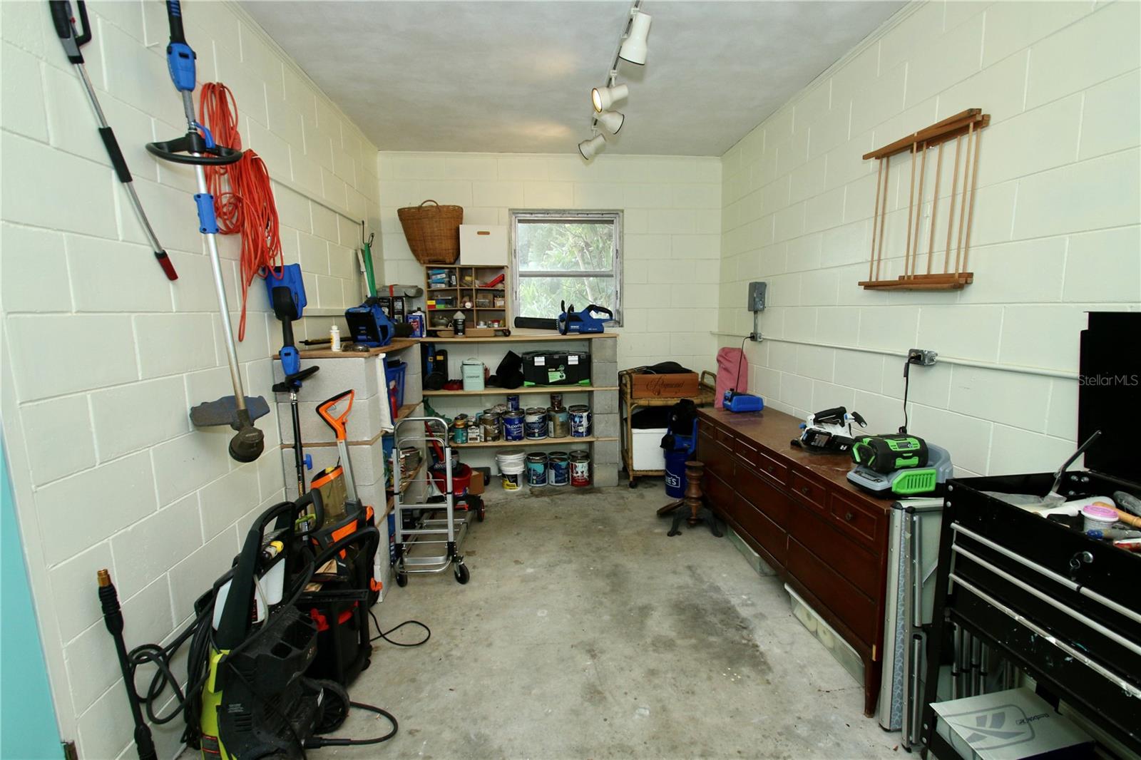 Image 29 of 35 For 1405 Periwinkle Avenue