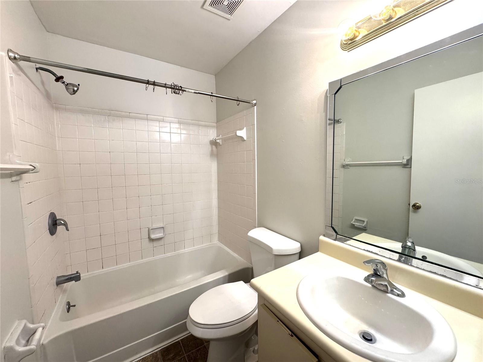 Image 11 of 18 For 652 Kenwick Circle 205