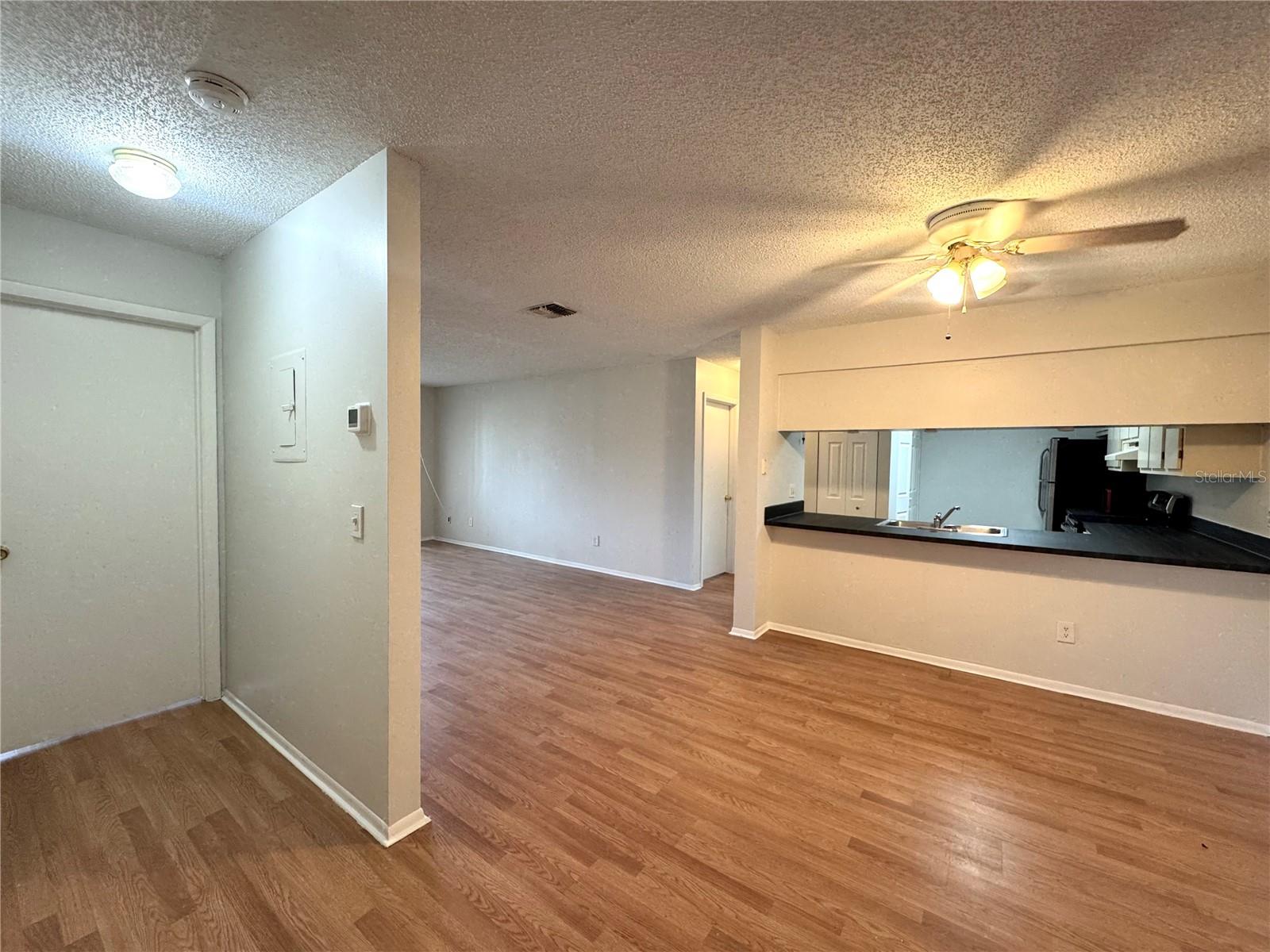 Image 3 of 18 For 652 Kenwick Circle 205