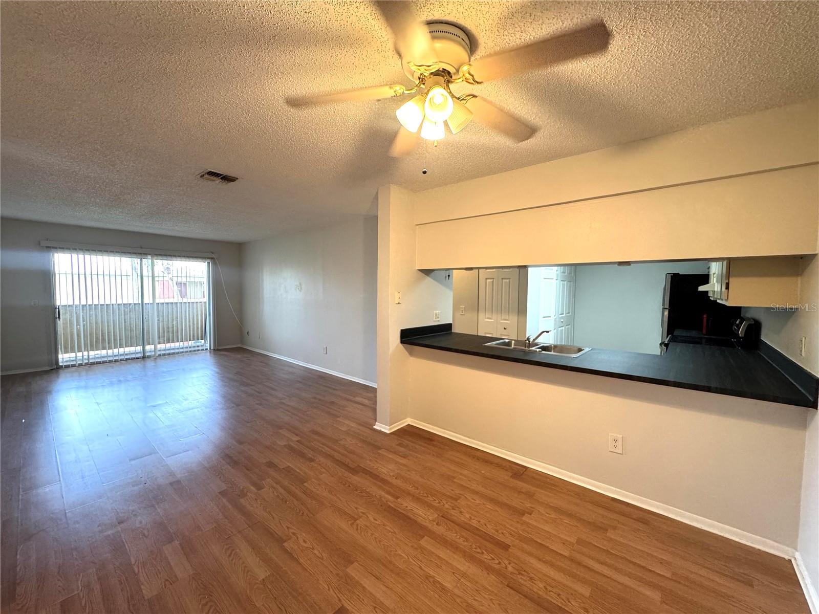 Image 4 of 18 For 652 Kenwick Circle 205