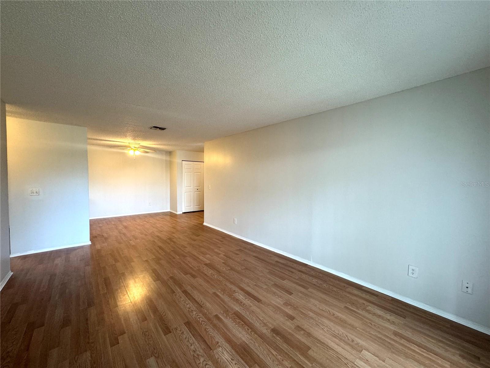 Image 5 of 18 For 652 Kenwick Circle 205