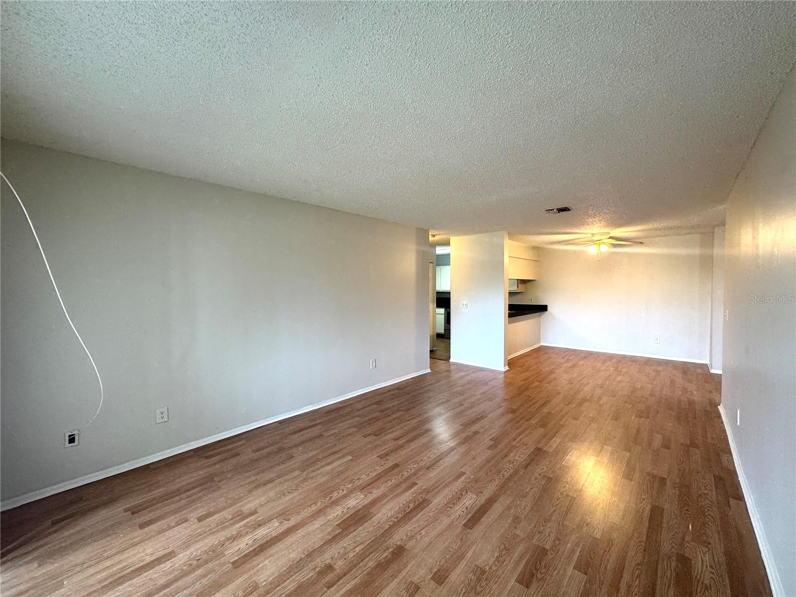 Image 6 of 18 For 652 Kenwick Circle 205