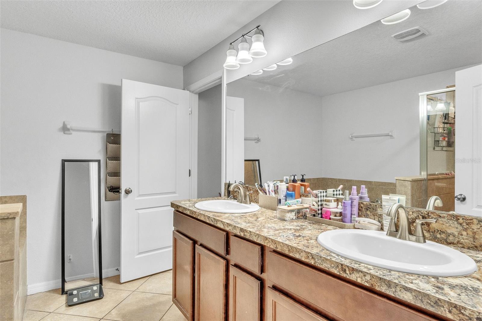 Image 24 of 37 For 3256 Rodrick Cir