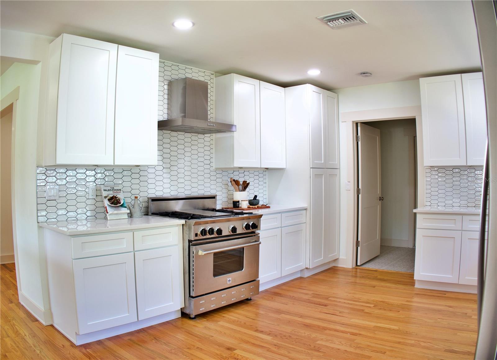 Image 18 of 47 For 1510 Live Oak Street