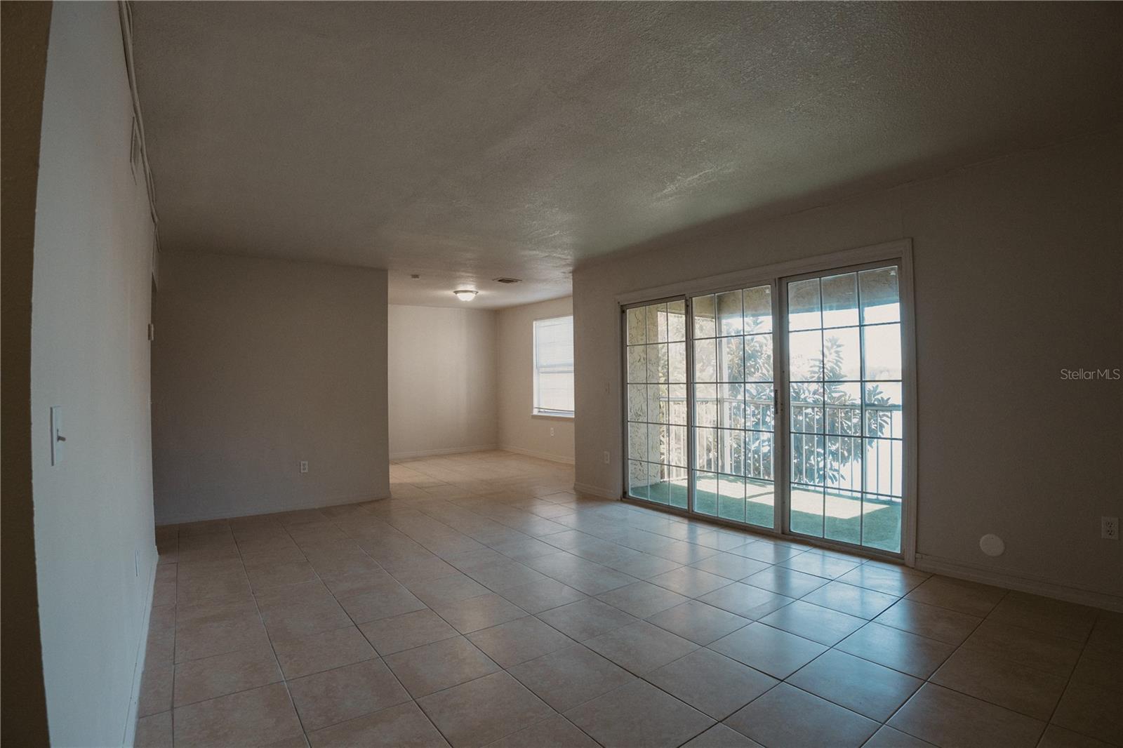 Image 3 of 11 For 4162 Versailles Drive 4162d