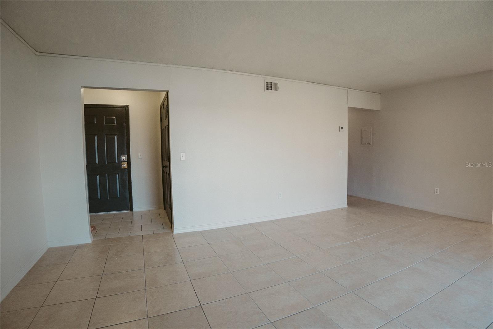 Image 5 of 11 For 4162 Versailles Drive 4162d