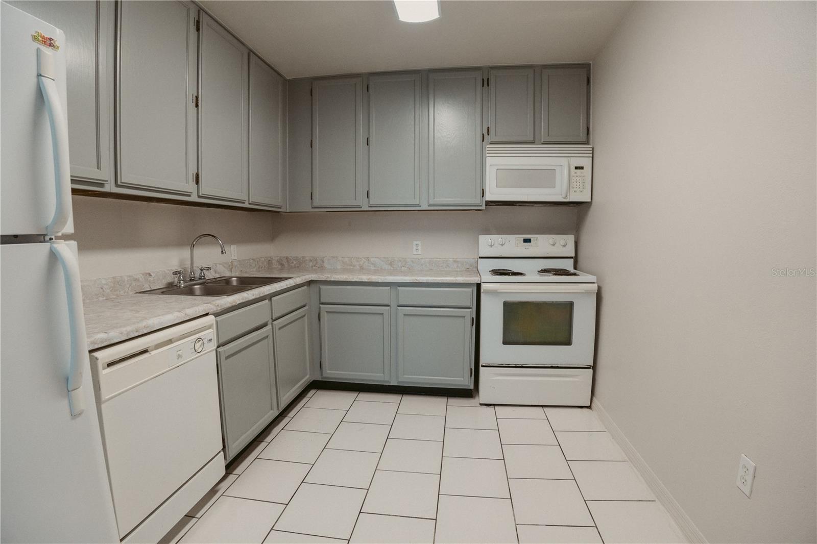Image 7 of 11 For 4162 Versailles Drive 4162d