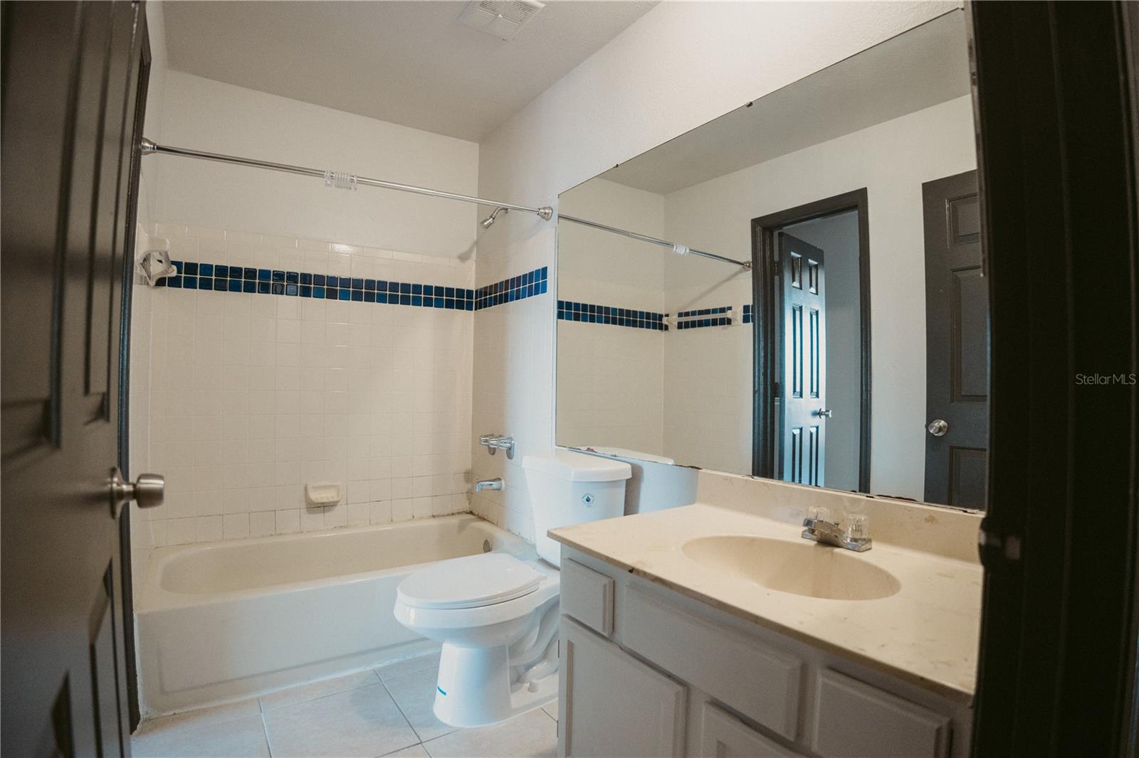 Image 9 of 11 For 4162 Versailles Drive 4162d