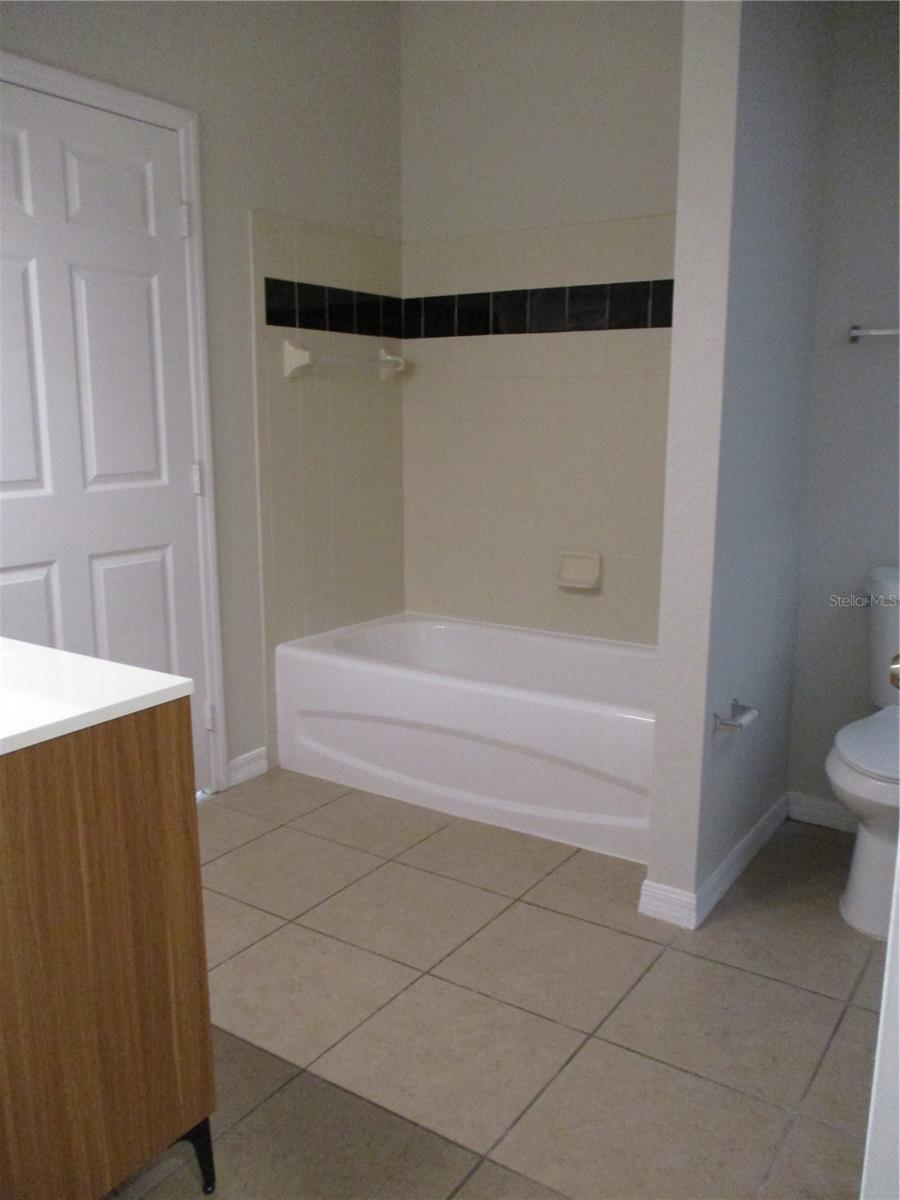 Image 15 of 30 For 6021 Westgate Drive 813