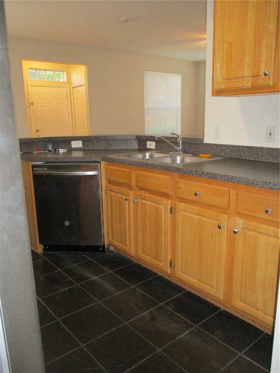 Image 5 of 30 For 6021 Westgate Drive 813