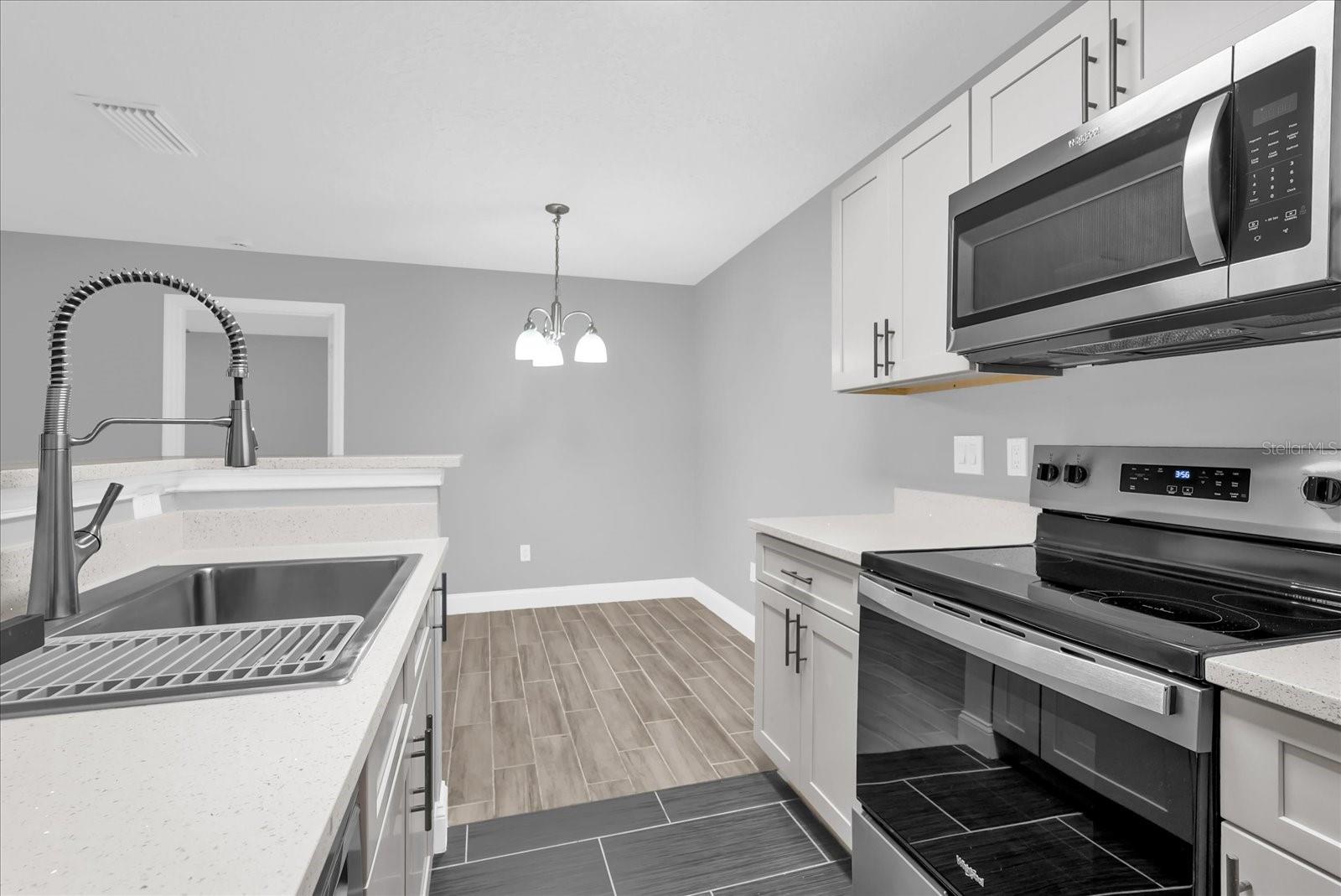 Image 10 of 31 For 2533 Grassy Point Drive 111