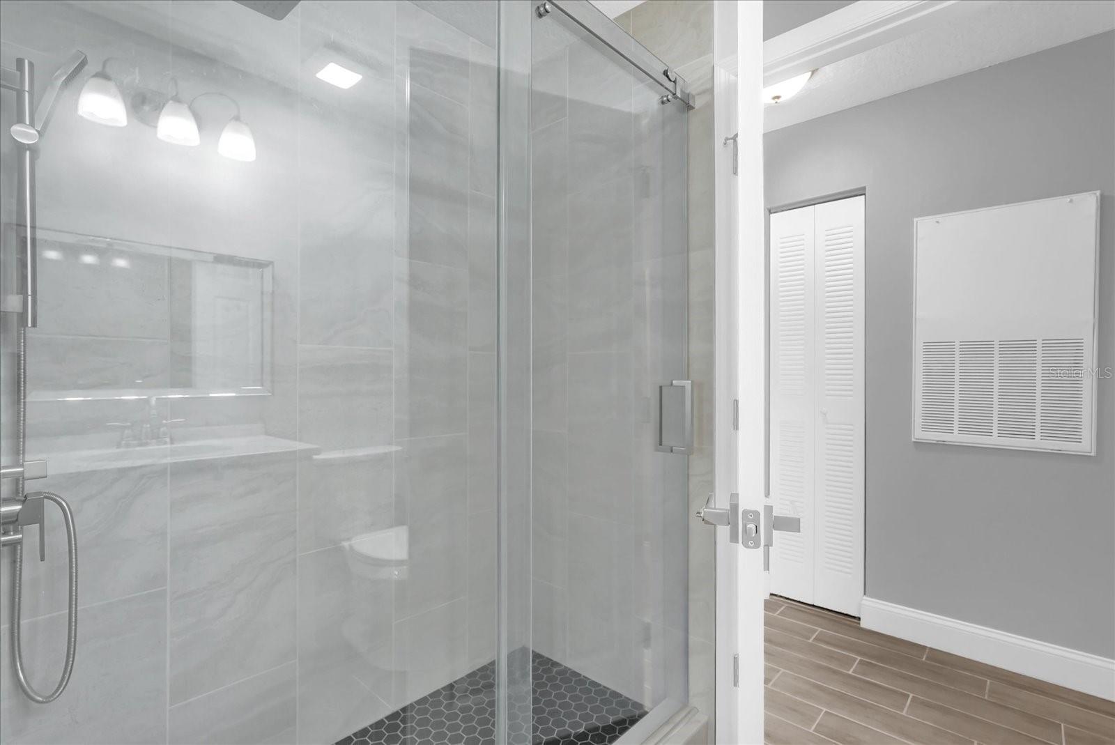 Image 13 of 31 For 2533 Grassy Point Drive 111