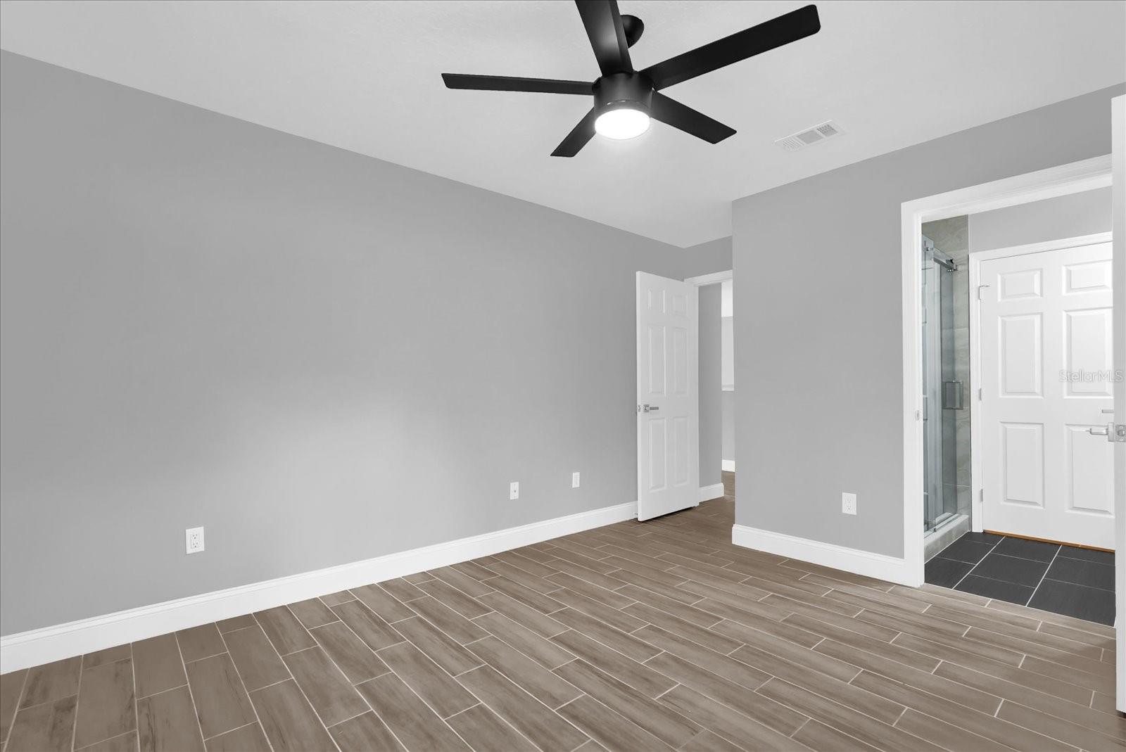Image 15 of 31 For 2533 Grassy Point Drive 111