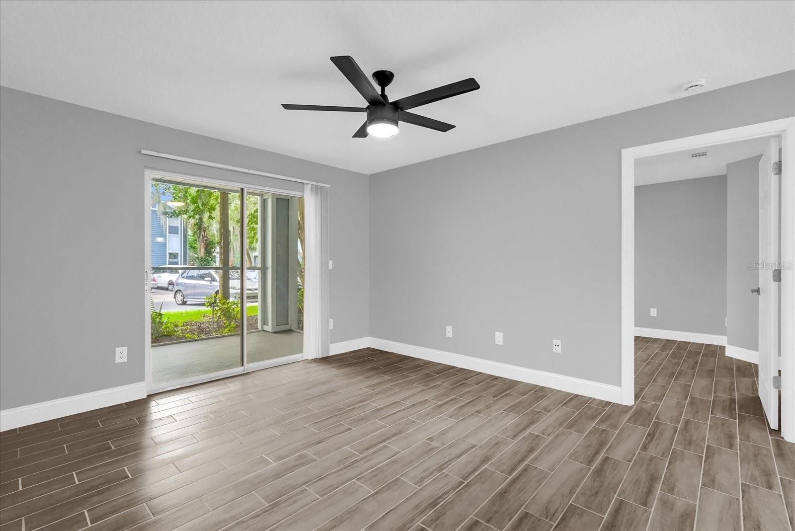 Image 16 of 31 For 2533 Grassy Point Drive 111