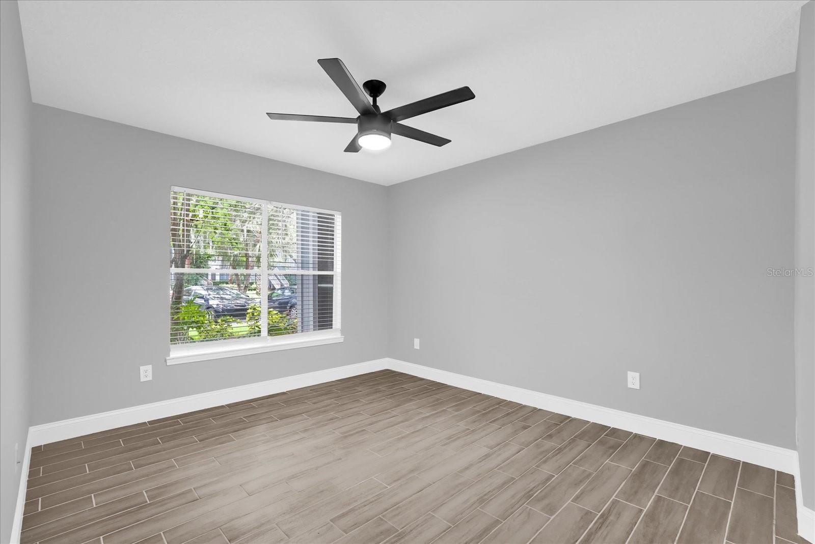 Image 18 of 31 For 2533 Grassy Point Drive 111
