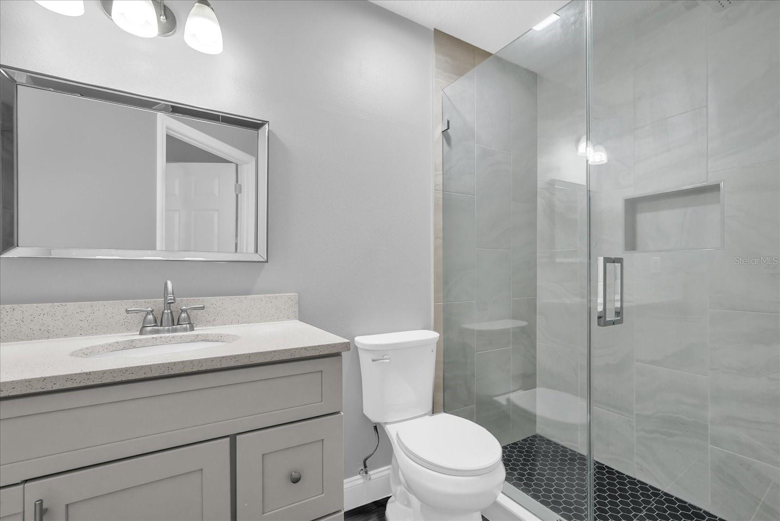 Image 21 of 31 For 2533 Grassy Point Drive 111