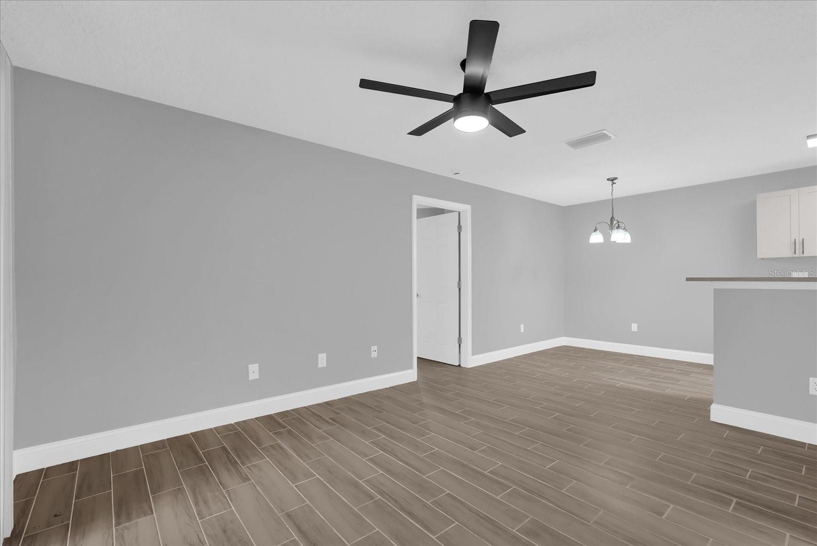 Image 3 of 31 For 2533 Grassy Point Drive 111