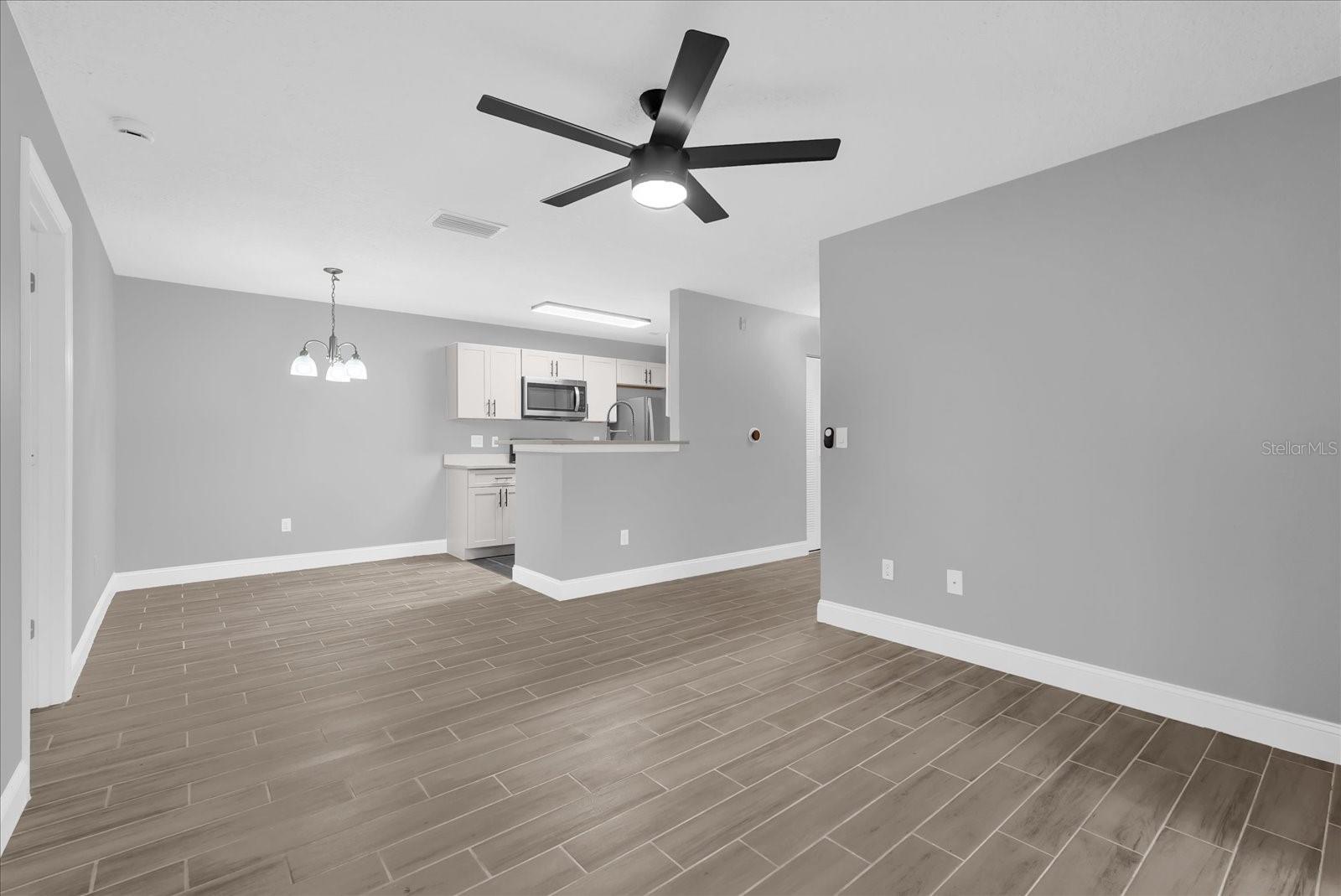 Image 4 of 31 For 2533 Grassy Point Drive 111