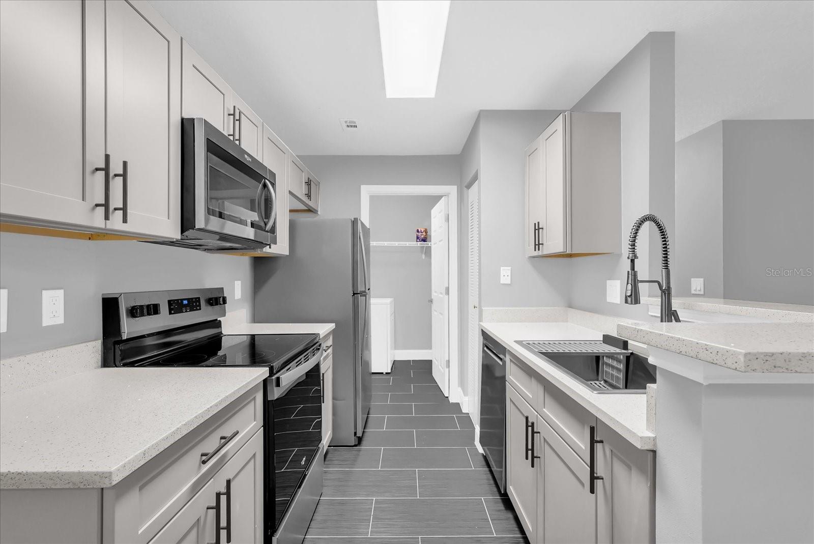 Image 9 of 31 For 2533 Grassy Point Drive 111