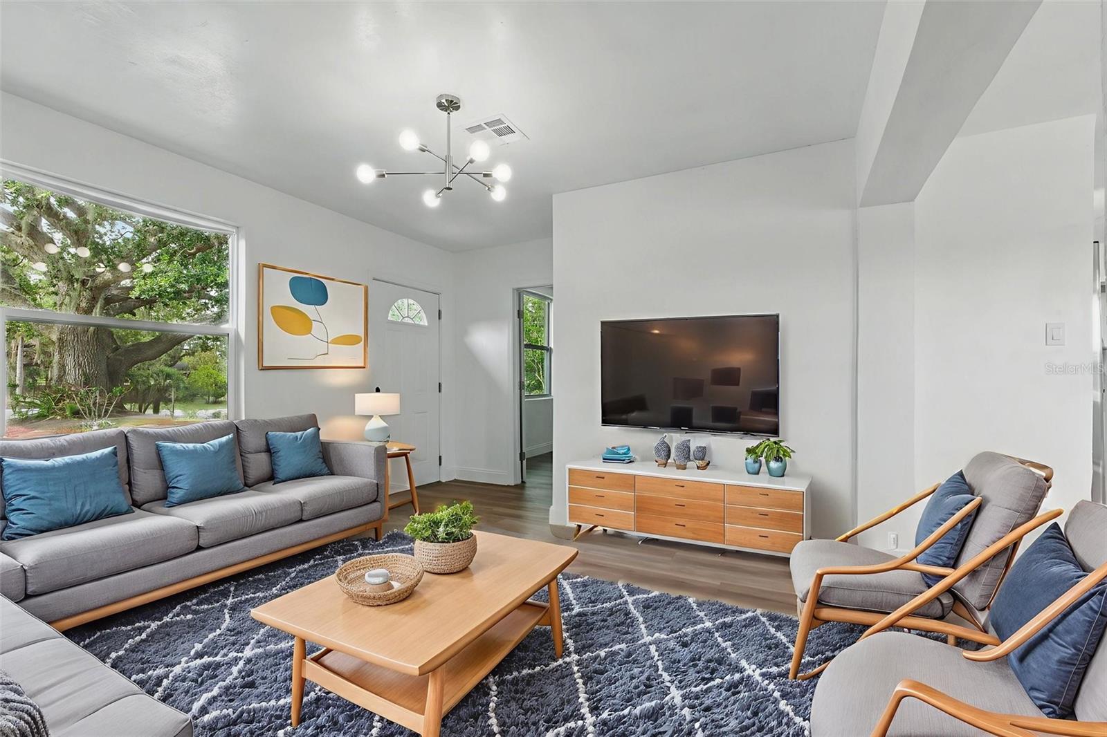 Image 3 of 59 For 8812 Oakwood Drive